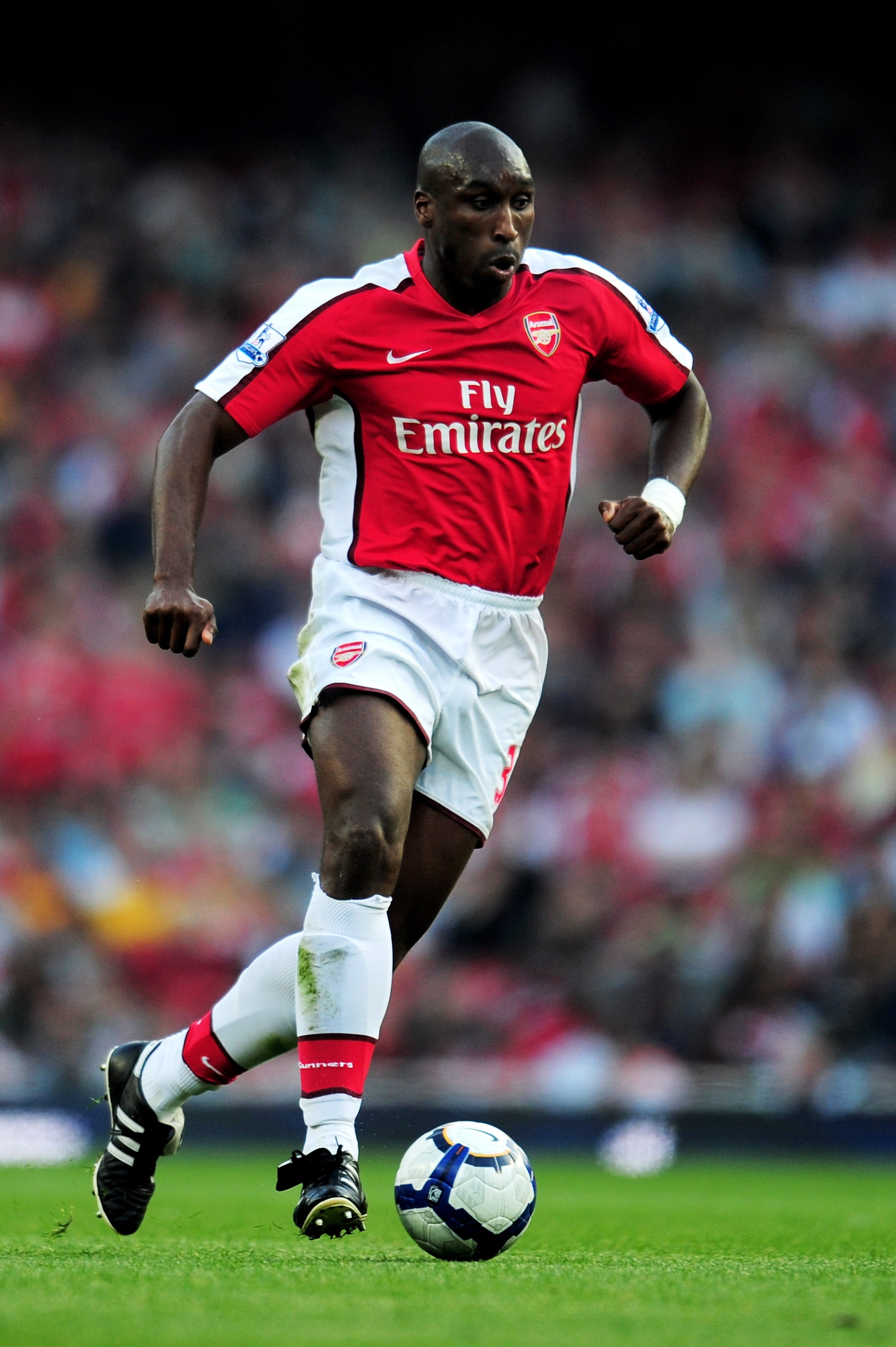 LONDON, ENGLAND - APRIL 24:  Sol Campbell of Arsenal runs with the ball during the Barclays Premier League match between Arsenal and Manchester City at the Emirates Stadium on April 24, 2010 in London, England.  (Photo by Shaun Botterill/Getty Images)