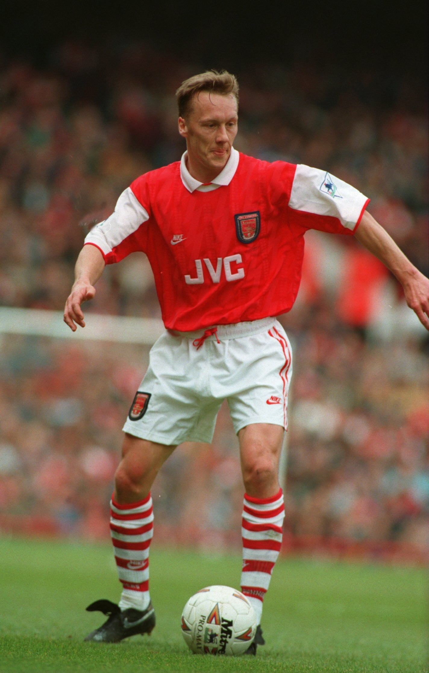 15 APR 1995:  LEE DIXON OF ARSENAL IN ACTION DURING THE PREMIERSHIP MATCH AGAINST IPSWICH TOWN AT HIGHBURY. ARSENAL WON THE GAME 4-1. Mandatory Credit: Chris Cole/ALLSPORT