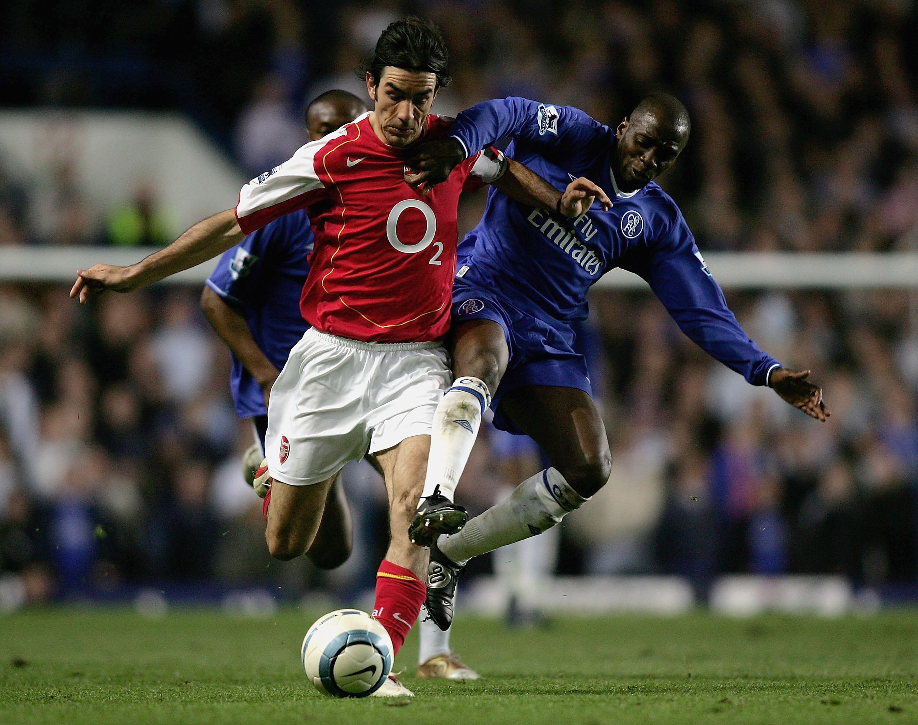 LONDON, ENGLAND - APRIL 20:  Robert Pires of Arsenal battles with Claude Makelele of Chelsea during the Barclays Premiership match between Chelsea and Arsenal at Stamford Bridge on April 20, 2005 in London, England.  (Photo by Ben Radford/Getty Images)