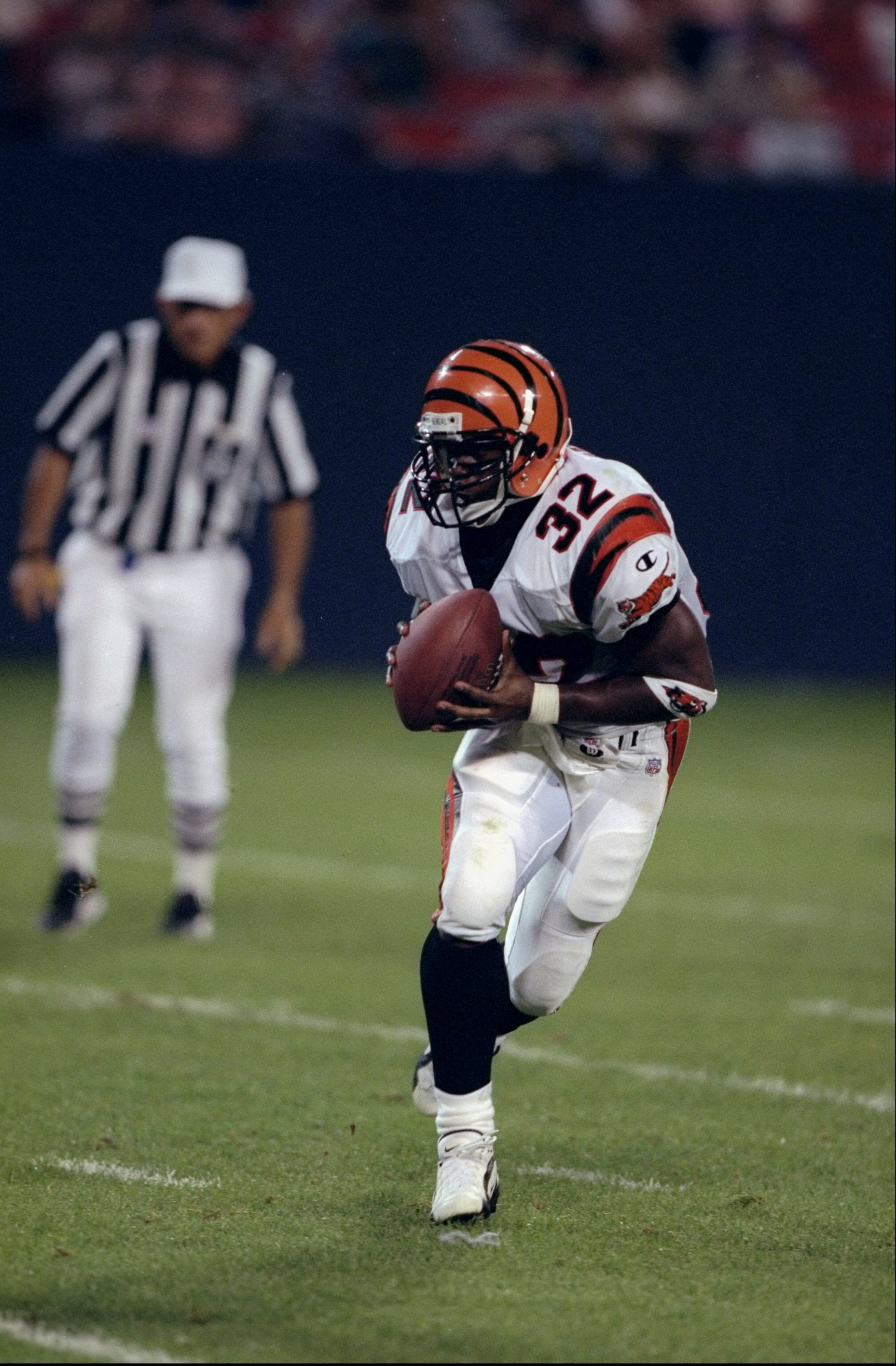 8 Aug 1998:  Running back Ki-Jana Carter #32 of the Cincinnati Bengals in action during a pre-season game against the New York Giants at the Giants Stadium in East Rutherford, New York. The Giants defeated the Bengals 24-17. Mandatory Credit: David Seelig