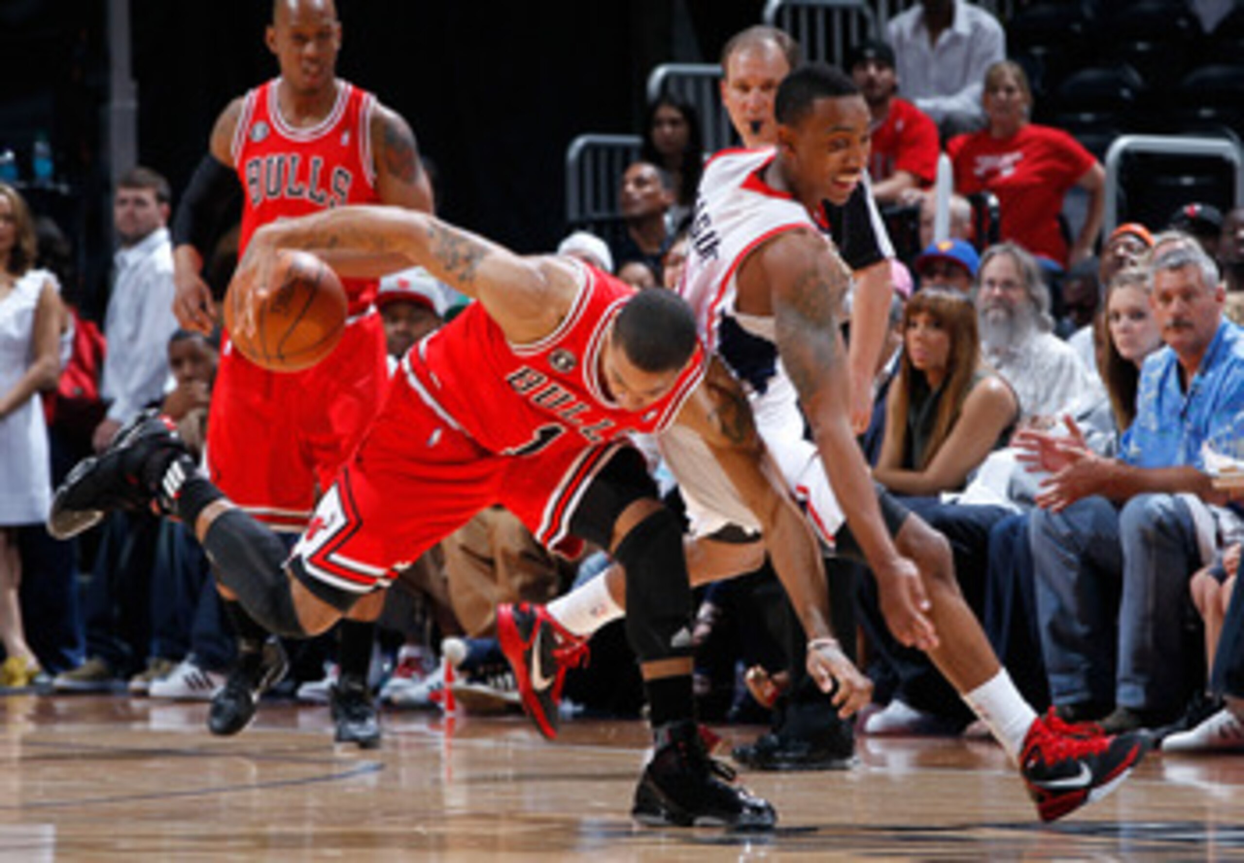 ATLANTA, GA - MAY 06:  Derrick Rose #1 of the Chicago Bulls protecs the ball from Jeff Teague #0 of the Atlanta Hawks in Game Three of the Eastern Conference Semifinals in the 2011 NBA Playoffs at Phillips Arena on May 6, 2011 in Atlanta, Georgia.  NOTE T