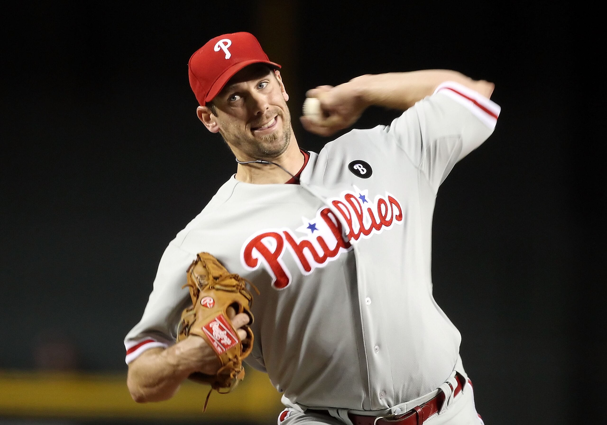 PHOENIX, AZ - APRIL 25:  Starting pitcher Cliff Lee #33 of the Philadelphia Phillies pitches against the Arizona Diamondbacks during the Major League Baseball game at Chase Field on April 25, 2011 in Phoenix, Arizona.  The Diamondbacks defeated the Philli