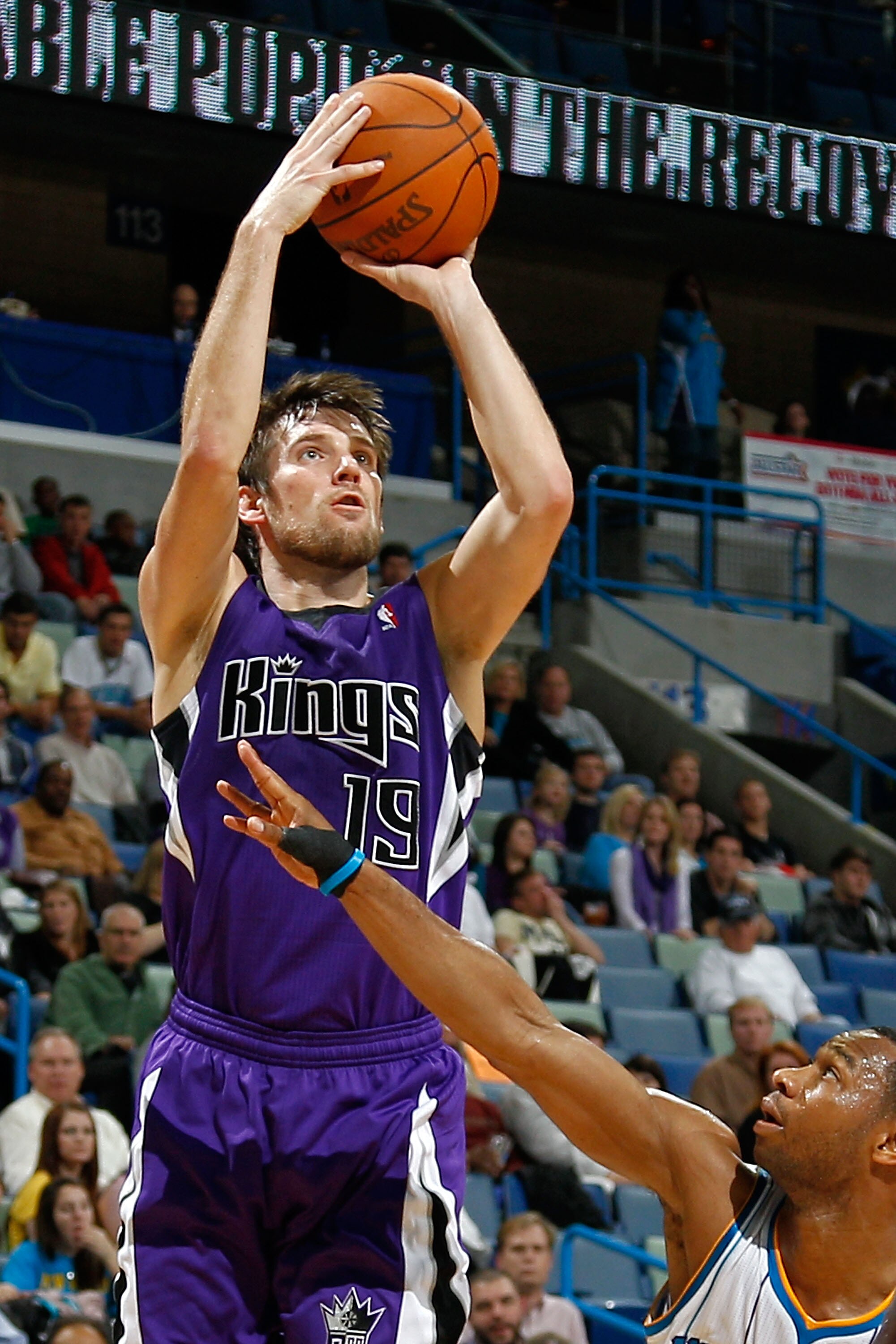 NEW ORLEANS, LA - DECEMBER 15:  Beno Udrih #19 of the Sacramento Kings shoots the ball over Willie Green #33 of the New Orleans Hornets  at the New Orleans Arena on December 15, 2010 in New Orleans, Louisiana.  The Hornets defeated the Kings 94-91.  NOTE