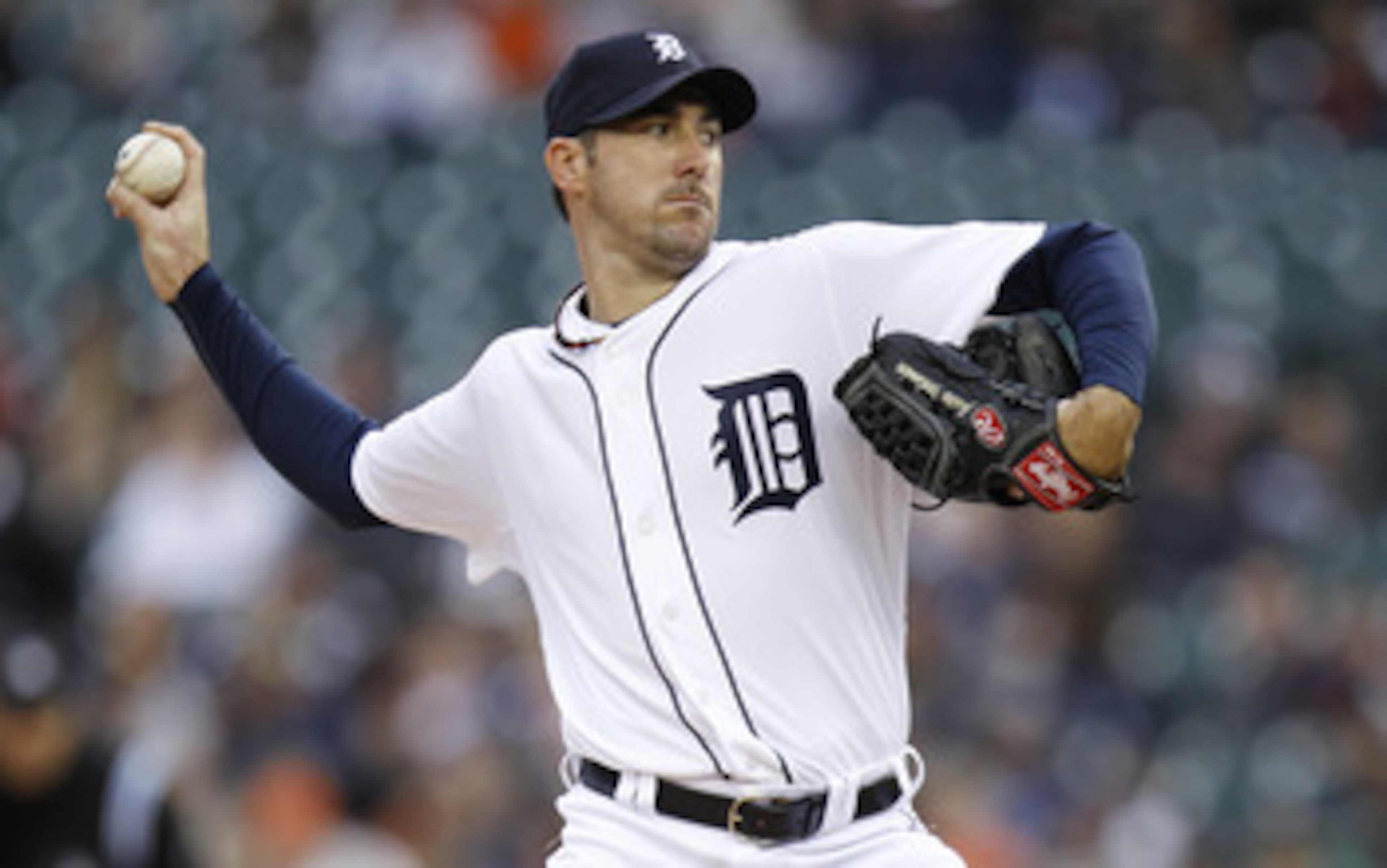 DETROIT, MI - MAY 02:  Justin Verlander #35 of the Detroit Tigers throws a first inning pitch while playing the New York Yankees  at Comerica Park on May 2, 2011 in Detroit, Michigan.  (Photo by Gregory Shamus/Getty Images)