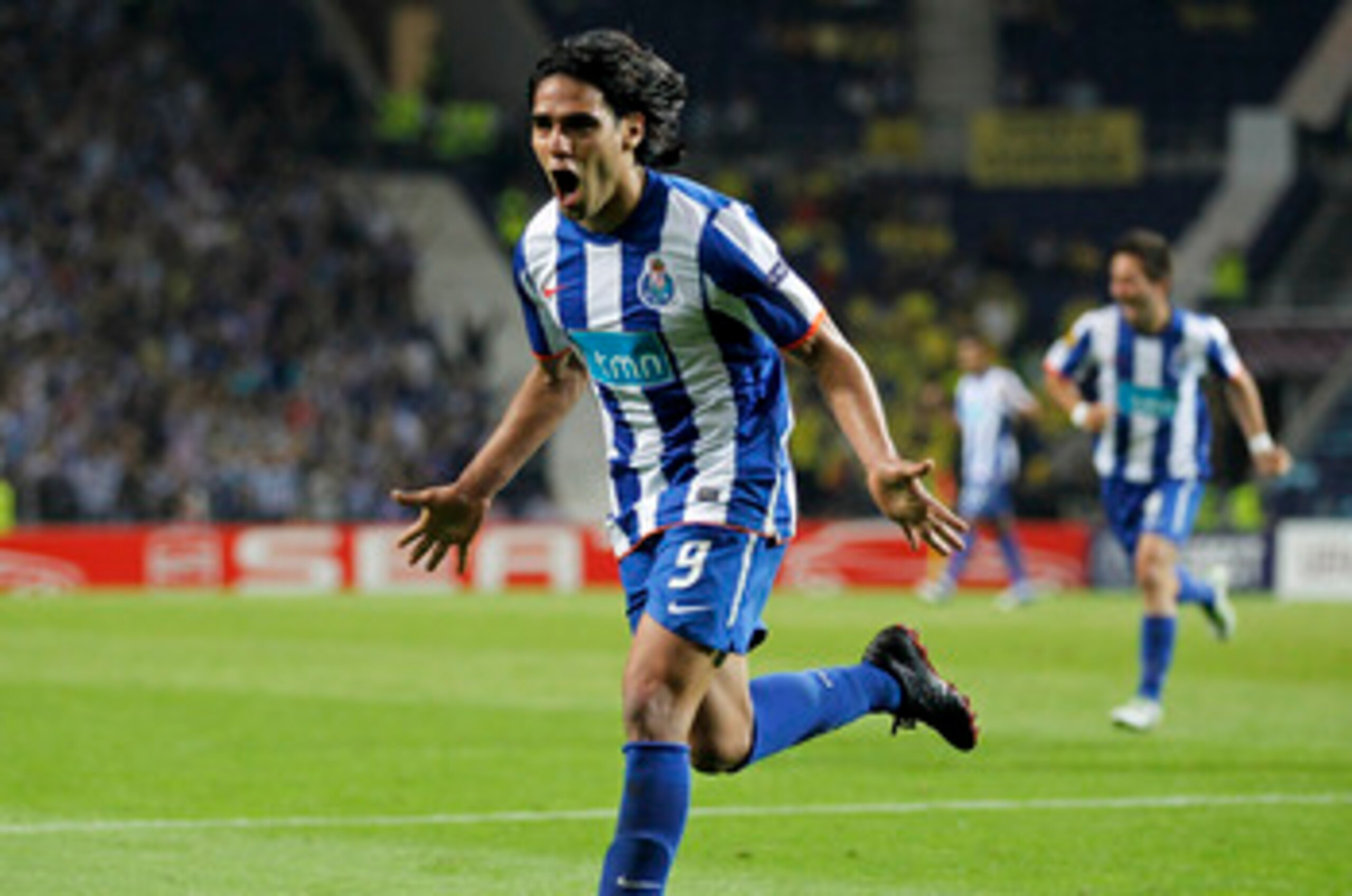 PORTO, PORTUGAL - APRIL 28:  Radamel Falcao of FC Porto celebrates after scoring his side fifth goal during the UEFA Europa League semi final first leg match between FC Porto and Villarreal at Estadio do Dragao on April 28, 2011 in Porto, Portugal.  (Phot