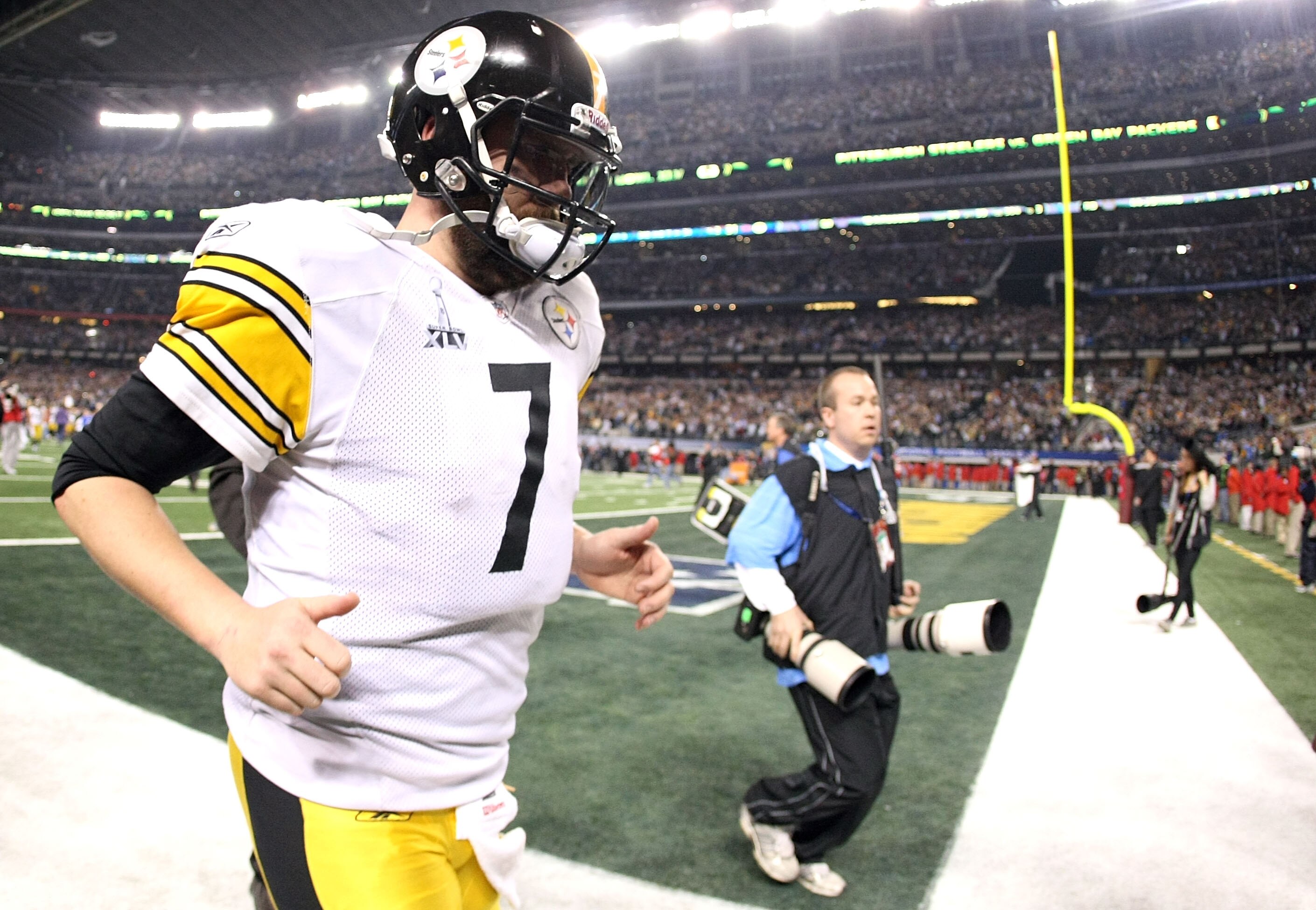 ARLINGTON, TX - FEBRUARY 06:  Ben Roethlisberger #7 of the Pittsburgh Steelers walks off the field after losing to the Green Bay Packers during Super Bowl XLV at Cowboys Stadium on February 6, 2011 in Arlington, Texas.  (Photo by Doug Pensinger/Getty Imag
