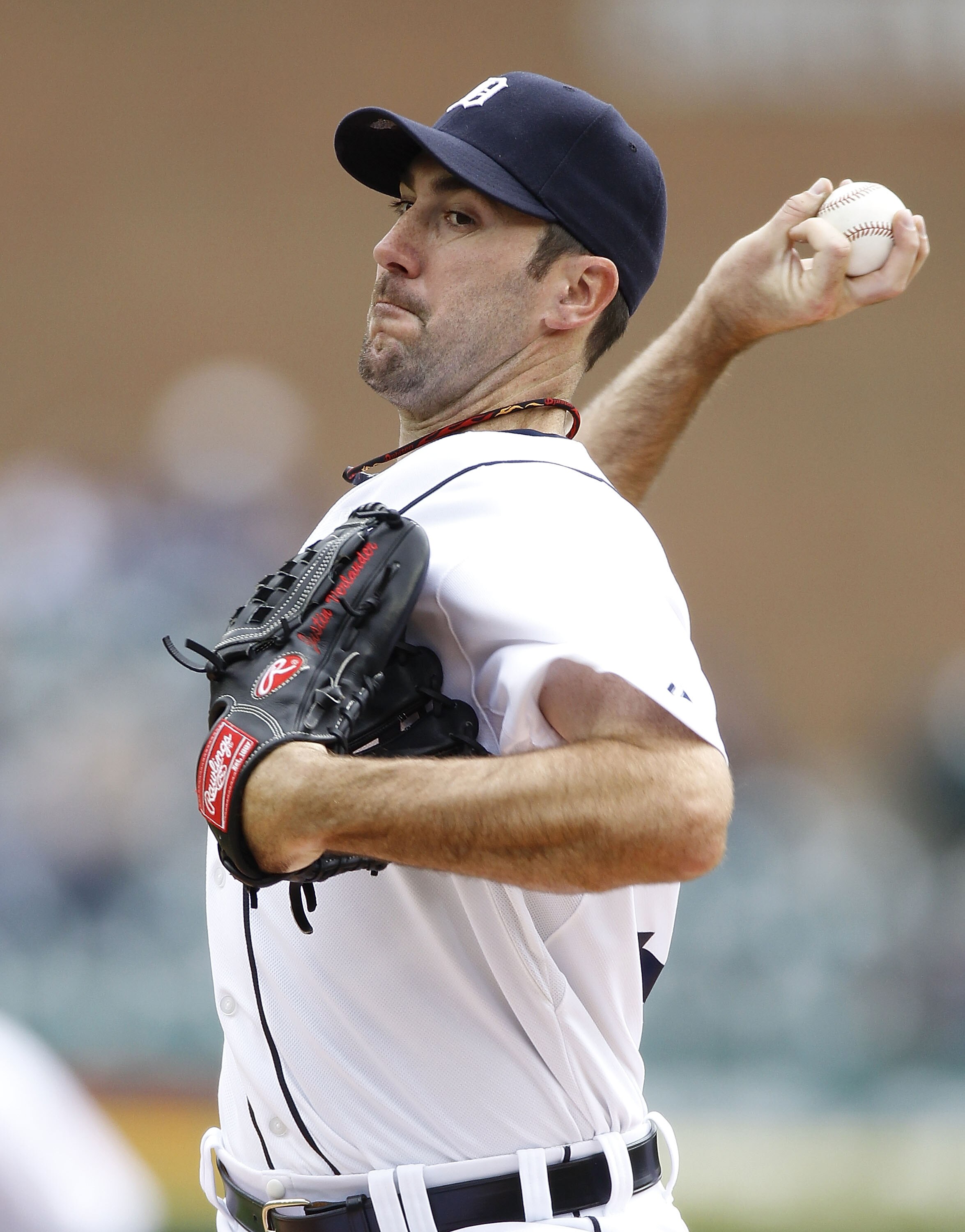 DETROIT, MI - APRIL 11:  Justin Verlander #35 of the Detroit Tigers throws a pitch while playing the Texas Rangers at Comerica Park on April 11, 2011 in Detroit, Michigan.  (Photo by Gregory Shamus/Getty Images)
