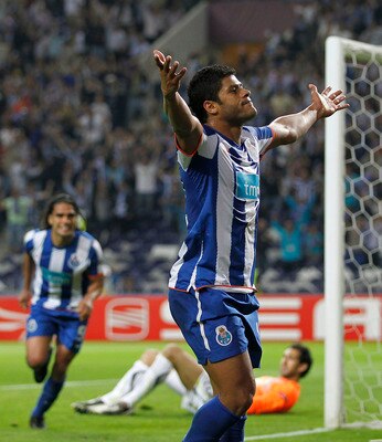 PORTO, PORTUGAL - APRIL 28:  Givalnildo Vieira 'Hulk' of FC Porto celebrates his side third goal during the UEFA Europa League semi final first leg match between FC Porto and Villarreal at Estadio do Dragao on April 28, 2011 in Porto, Portugal.  (Photo by