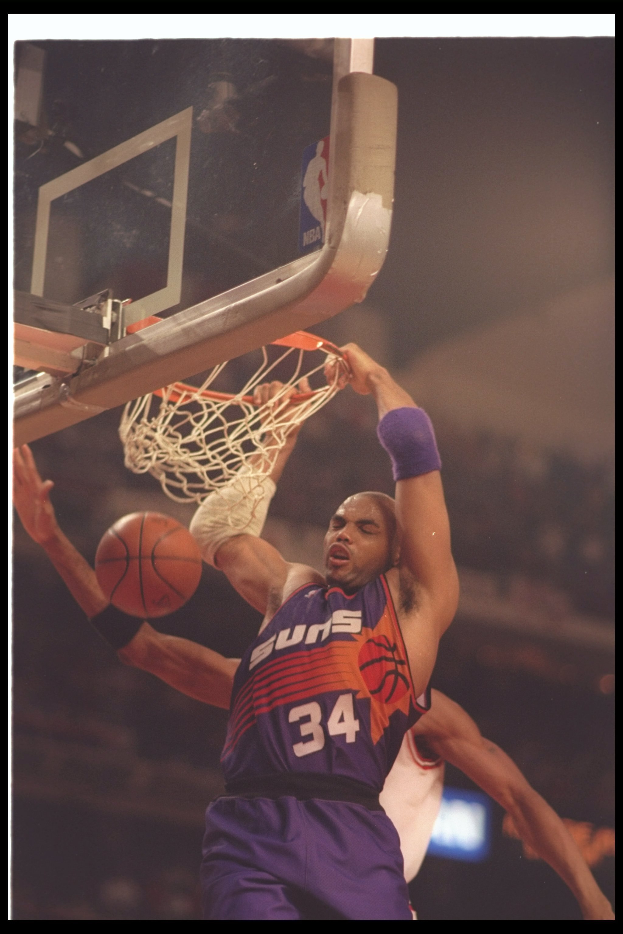 13 Jun 1993:  Forward Charles Barkley of the Phoenix Suns sinks the ball during a game against the Chicago Bulls at the United Center in Chicago, Illinois.  The Suns won the game, 129-121. Mandatory Credit: Jonathan Daniel  /Allsport Mandatory Credit: Jon