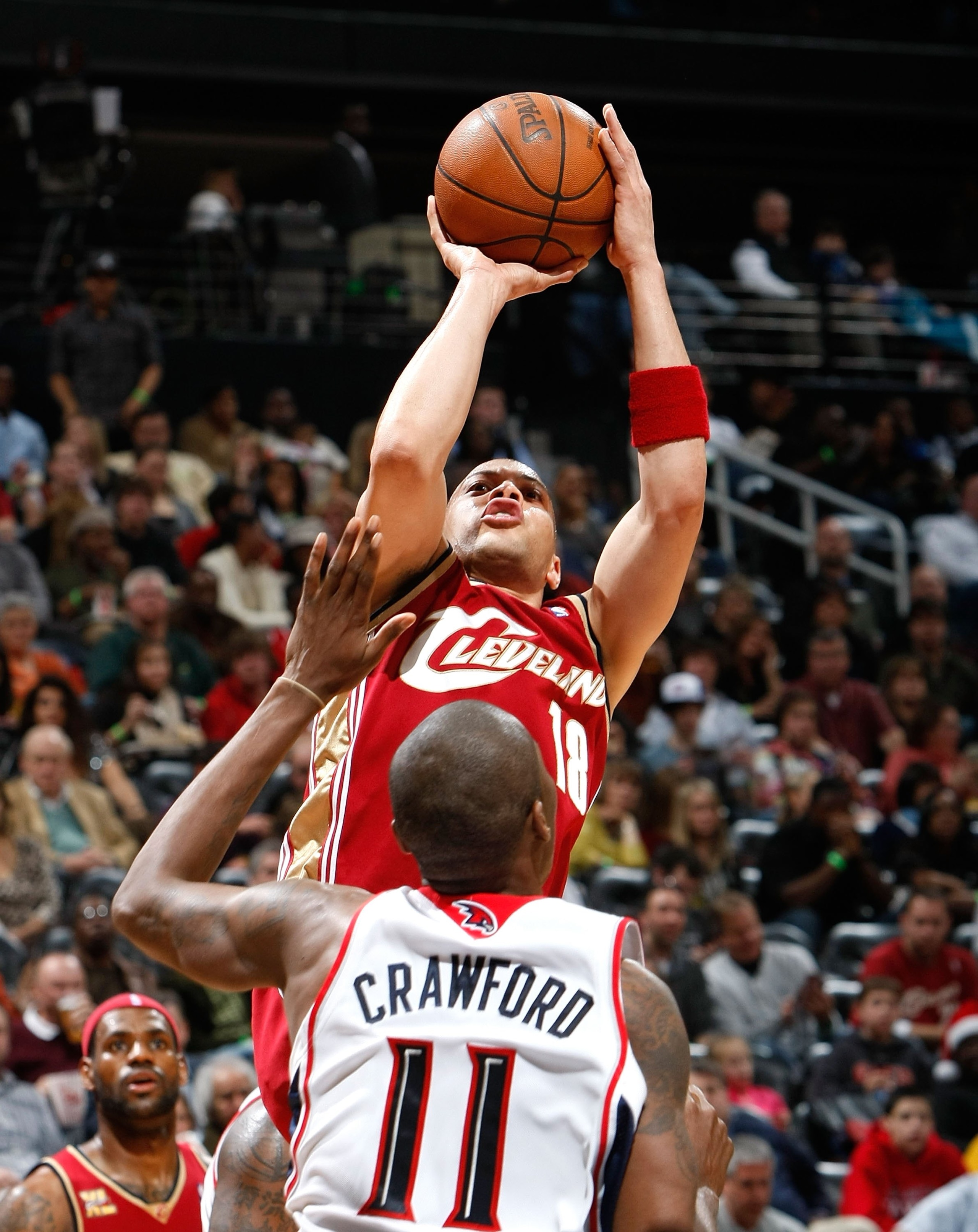 ATLANTA - DECEMBER 29: Anthony Parker #18 of the Cleveland Cavaliers against Jamal Crawford #11 of the Atlanta Hawks at Philips Arena on December 29, 2009 in Atlanta, Georgia. NOTE TO USER: User expressly acknowledges and agrees that, by downloading and ATLANTA - DECEMBER 29: Anthony Parker #18 of the Cleveland Cavaliers against Jamal Crawford #11 of the Atlanta Hawks at Philips Arena on December 29, 2009 in Atlanta, Georgia. NOTE TO USER: User expressly acknowledges and agrees that, by downloading and