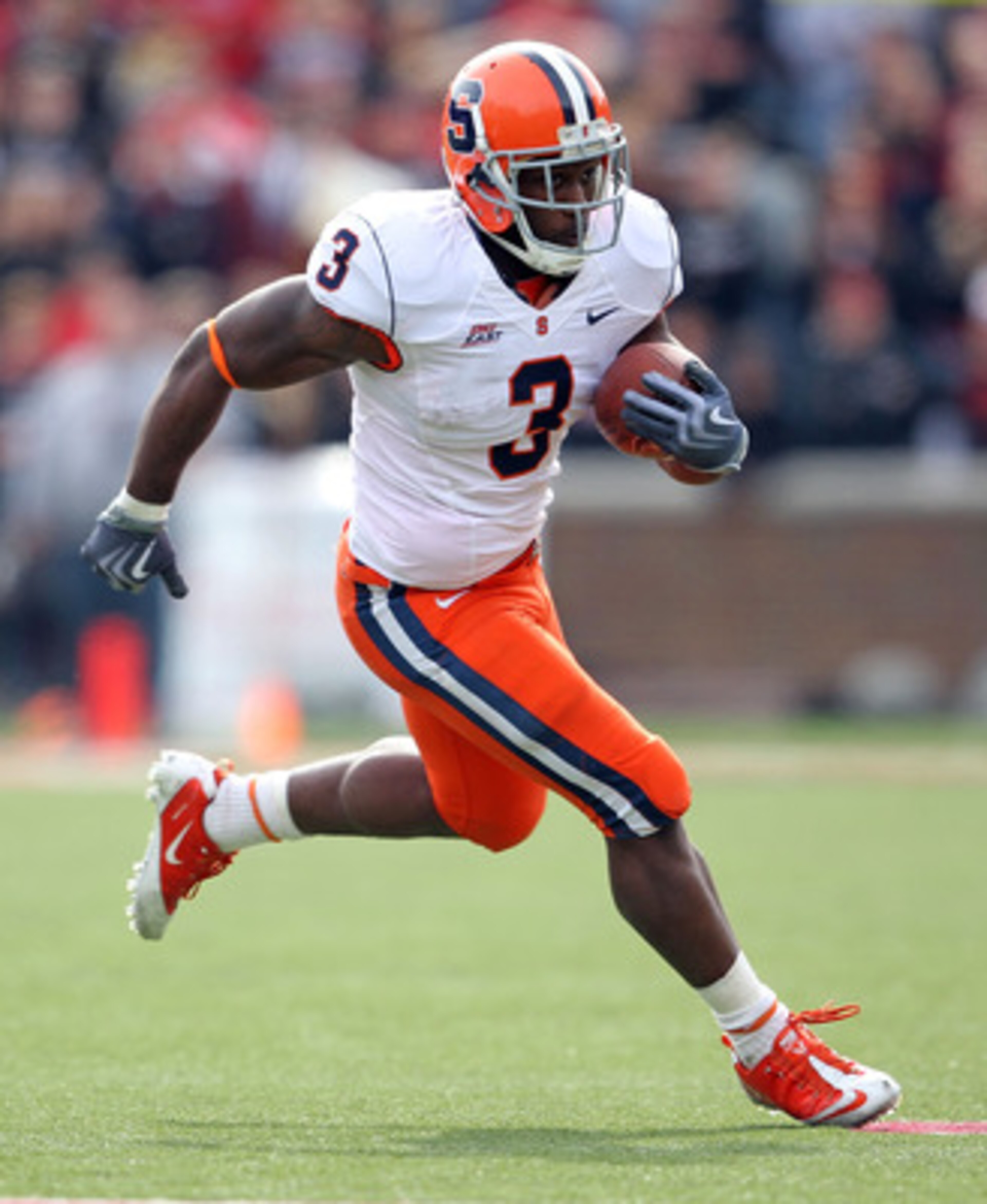 CINCINNATI - OCTOBER 30: Delone Carter #3 of the Syracuse Orange runs with the ball during the Big East Conference game against the Cincinnati Bearcats at Nippert Stadium on October 30, 2010 in Cincinnati, Ohio. (Photo by Andy Lyons/Getty Images) CINCINNATI - OCTOBER 30: Delone Carter #3 of the Syracuse Orange runs with the ball during the Big East Conference game against the Cincinnati Bearcats at Nippert Stadium on October 30, 2010 in Cincinnati, Ohio. (Photo by Andy Lyons/Getty Images)