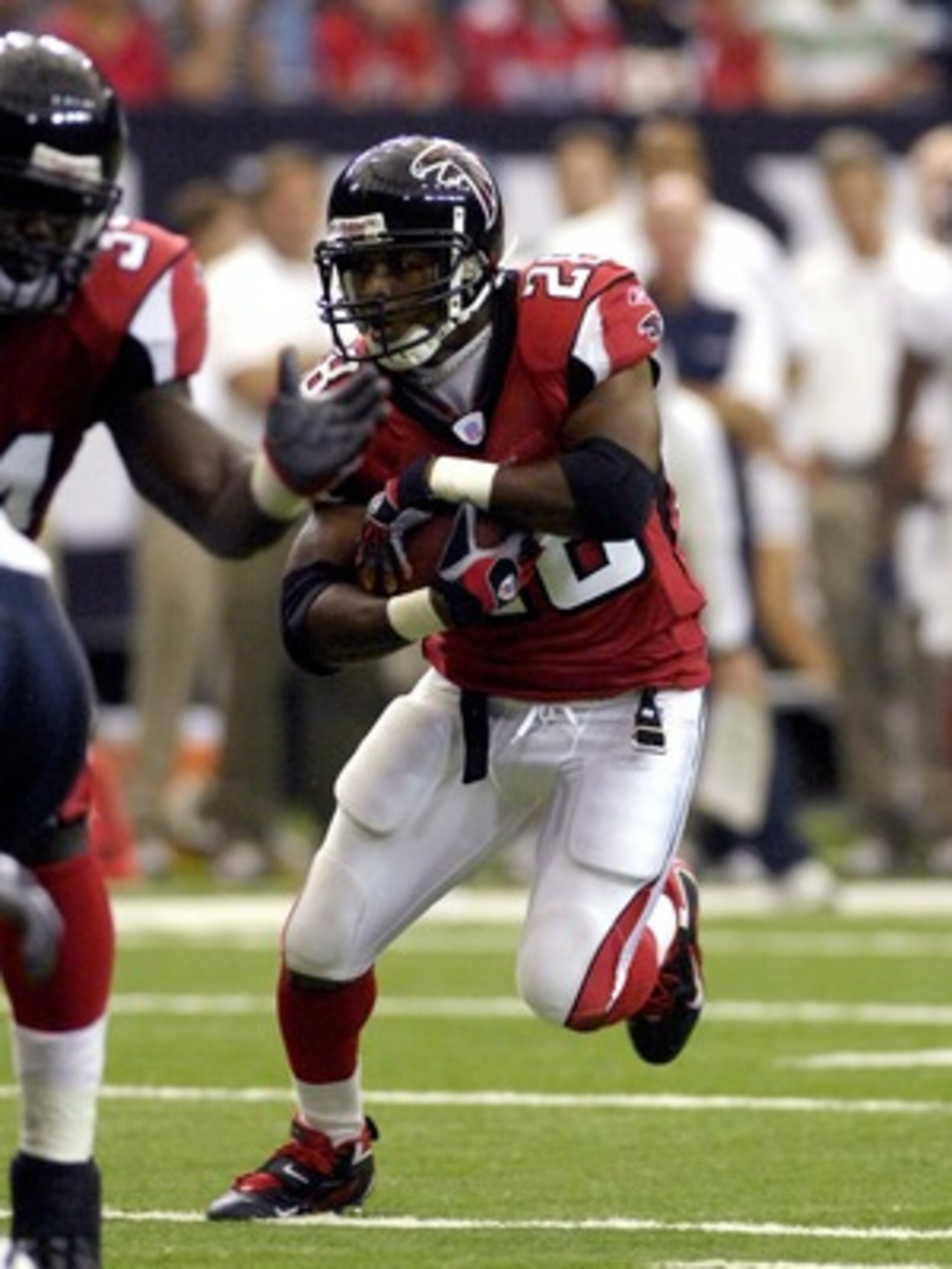 ATLANTA, GA - SEPTEMBER 30: Running back Warrick Dunn #28 of the Atlanta Falcons rushs upfield against the Houston Texans at the Georgia Dome on September 30, 2007 in Atlanta, Georgia.  (Photo by Al Messerschmidt/Getty Images)