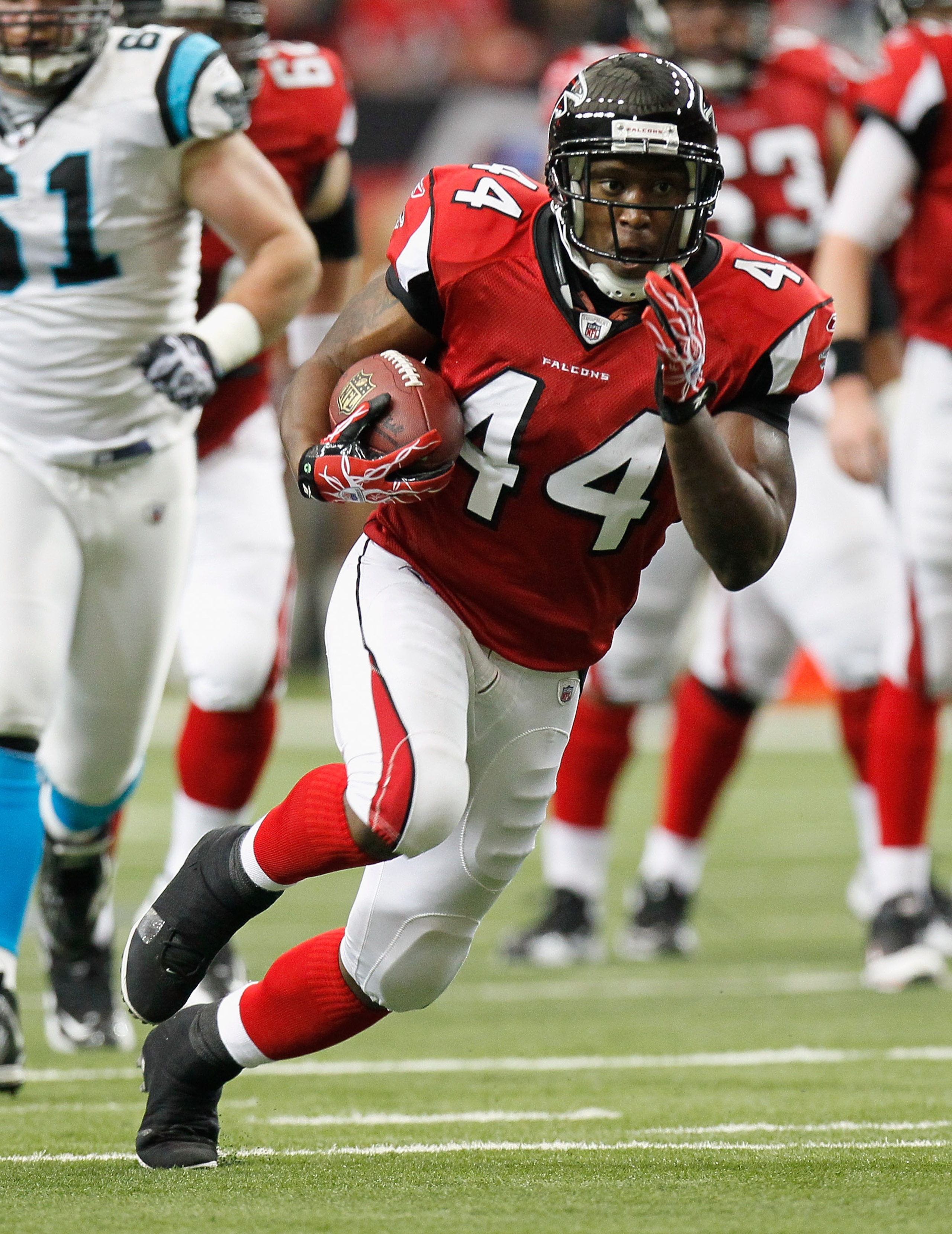 ATLANTA, GA - JANUARY 02: Jason Snelling #44 of the Atlanta Falcons against the Carolina Panthers at Georgia Dome on January 2, 2011 in Atlanta, Georgia. (Photo by Kevin C. Cox/Getty Images) ATLANTA, GA - JANUARY 02: Jason Snelling #44 of the Atlanta Falcons against the Carolina Panthers at Georgia Dome on January 2, 2011 in Atlanta, Georgia. (Photo by Kevin C. Cox/Getty Images)