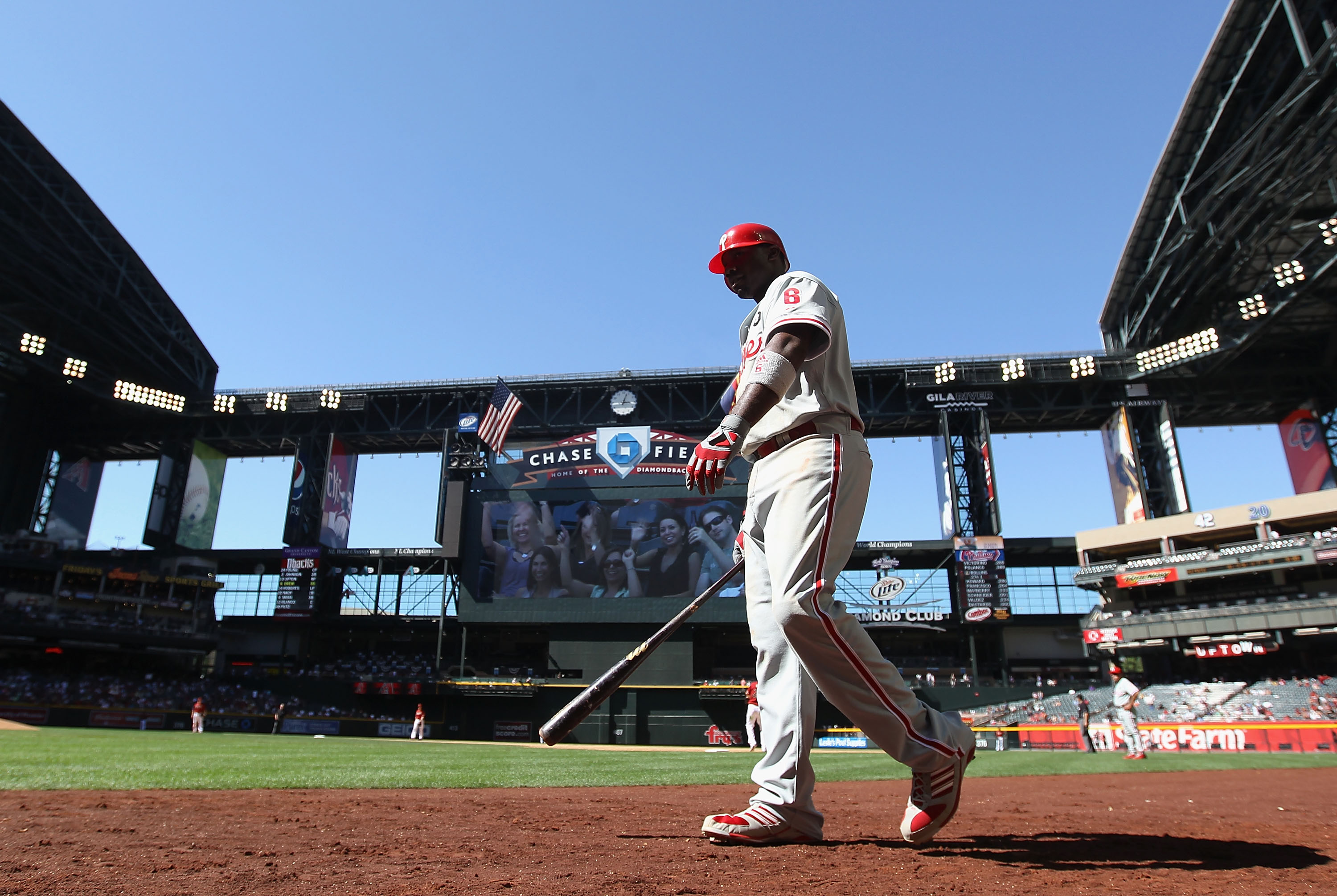 PHOENIX, AZ - APRIL 27:  Ryan Howard #6 of the Philadelphia Phillies walks up to the on deck circle during the Major League Baseball game against the Arizona Diamondbacks at Chase Field on April 27, 2011 in Phoenix, Arizona. The Phillies defeated the Diam