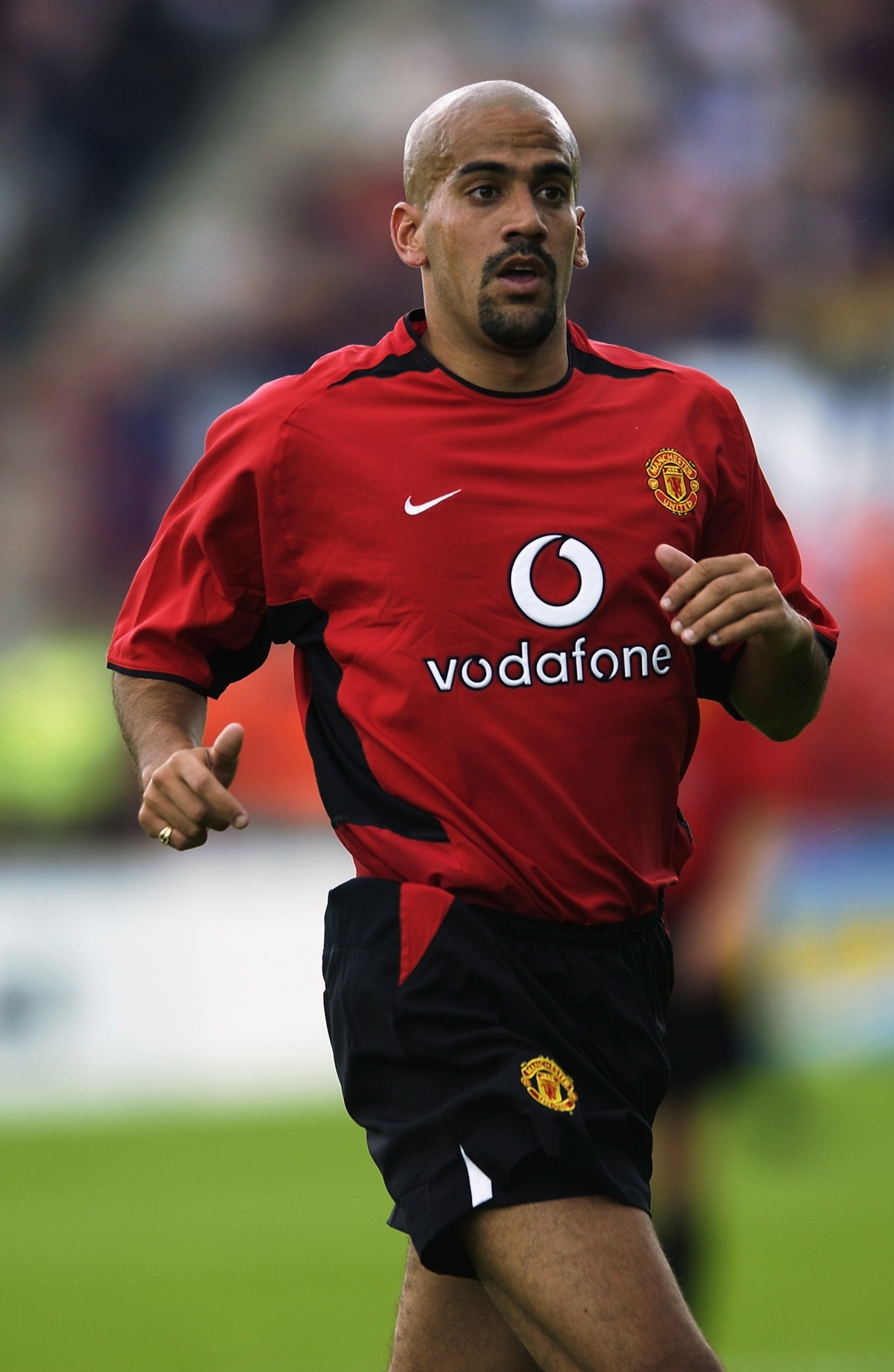 DUBLIN - JULY 20:  Juan Sebastien Veron of Manchester United in action during the pre season friendly match against Shelbourne played at Tolka Park, Dublin, Ireland on July 20, 2002. (Photo by Clive Brunskill/Getty Images)