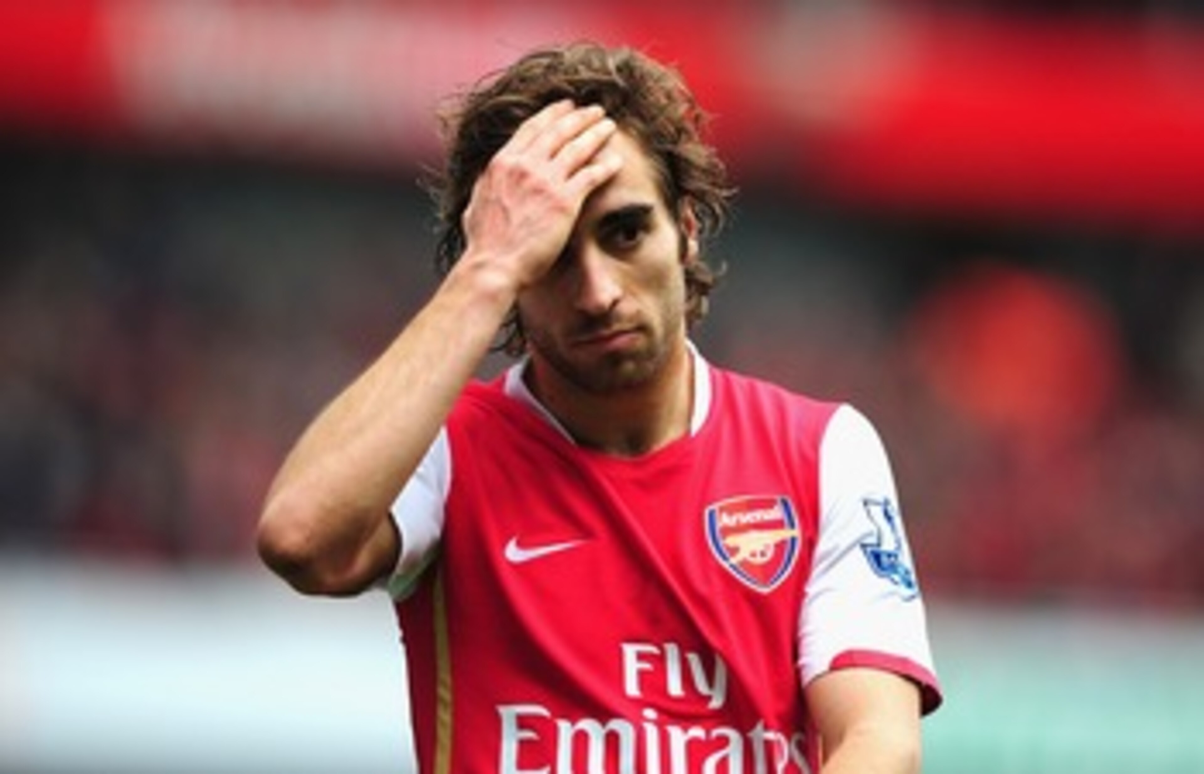 LONDON - APRIL 05:  Mathieu Flamini of Arsenal is dejected after the Barclays Premier League match between Arsenal and Liverpool held at the Emirates Stadium on April 5, 2008 in London, England.  (Photo by Shaun Botterill/Getty Images)