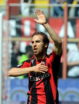 MILAN, ITALY - MAY 01:  Mathieu Flamini of AC Milan celebrates scoring the first goal during the Serie A match between AC Milan and Bologna FC at Stadio Giuseppe Meazza on May 1, 2011 in Milan, Italy.  (Photo by Claudio Villa/Getty Images)
