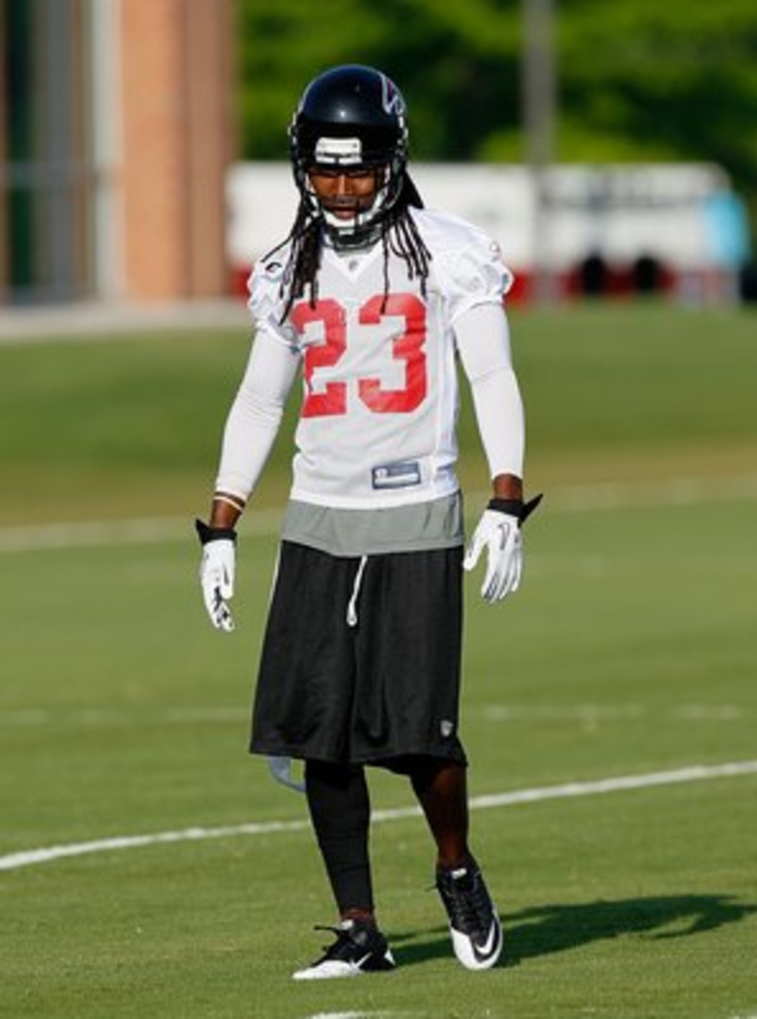 FLOWERY BRANCH, GA - JULY 30:  Dunta Robinson #23 of the Atlanta Falcons runs drills during opening day of training camp on July 30, 2010 at the Falcons Training Complex in Flowery Branch, Georgia.  (Photo by Kevin C. Cox/Getty Images)