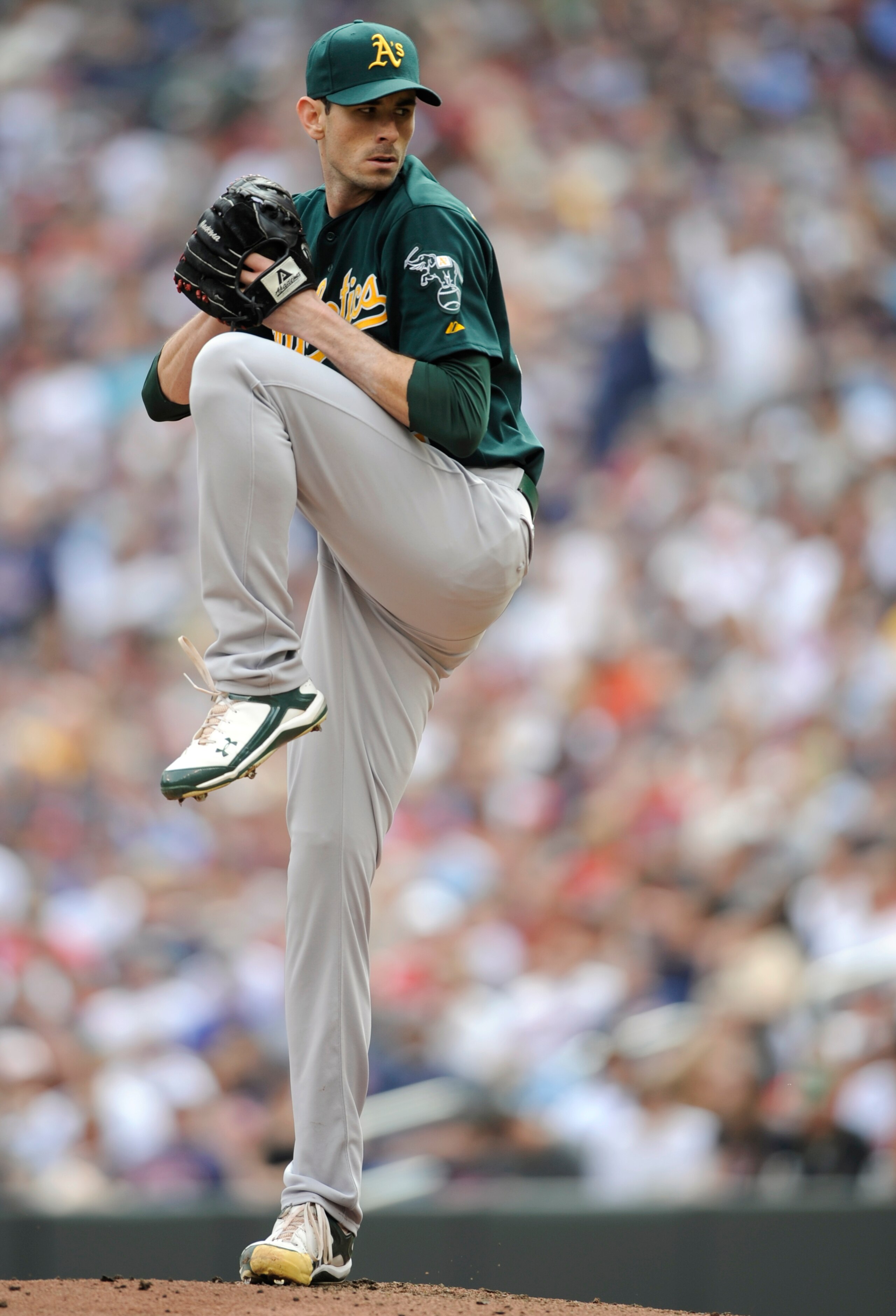 MINNEAPOLIS, MN - APRIL 10: Starting pitcher Brandon McCarthy #32 of the Oakland Athletics throws against the Minnesota Twins during the first inning of a game on April 10, 2011 at Target Field in Minneapolis, Minnesota. (Photo by Hannah Foslien/Getty Ima