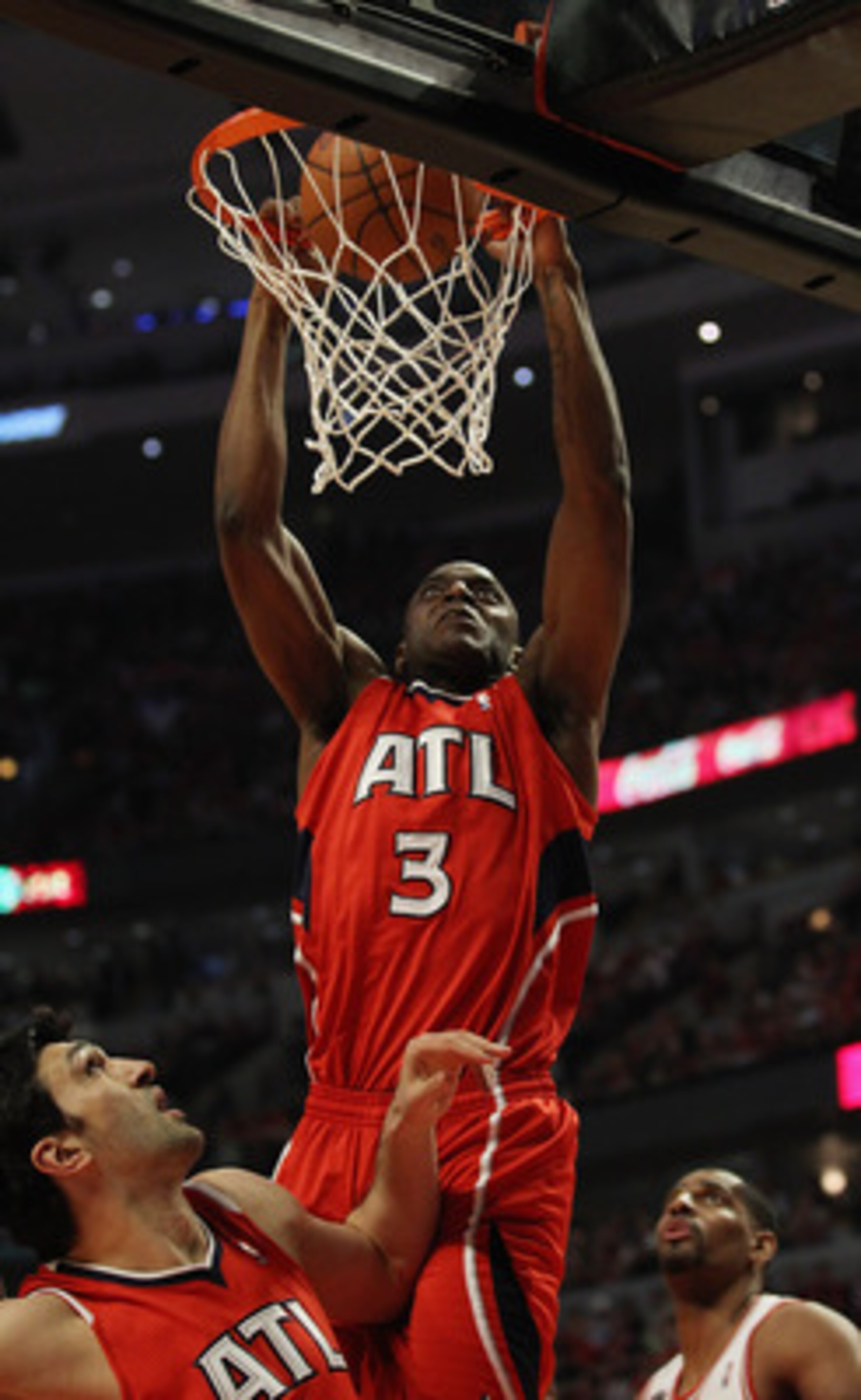 CHICAGO, IL - MAY 04: Damien Wilkins #3 of the Atlanta Hawks dunks the ball over temmate Zaza Puchulia #27 and Kurt Thomas #40 of the Chicago Bulls in Game Two of the Eastern Conference Semifinals in the 2011 NBA Playoffs at the United Center on May 4, 20