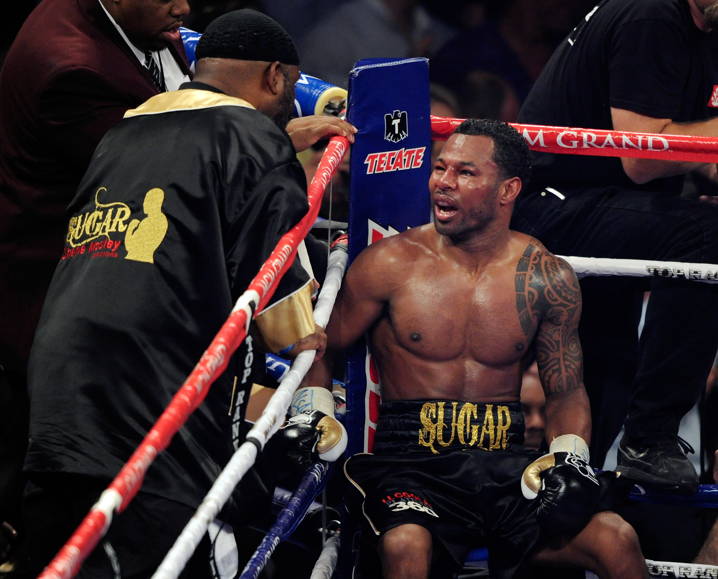 LAS VEGAS, NV - MAY 07:  Shane Mosley (R) talks to his trainer Naazim Richardson between roundsduring the WBO welterweight title fight against Manny Pacquiao at the MGM Grand Garden Arena May 7, 2011 in Las Vegas, Nevada. Pacquiao retained his title with