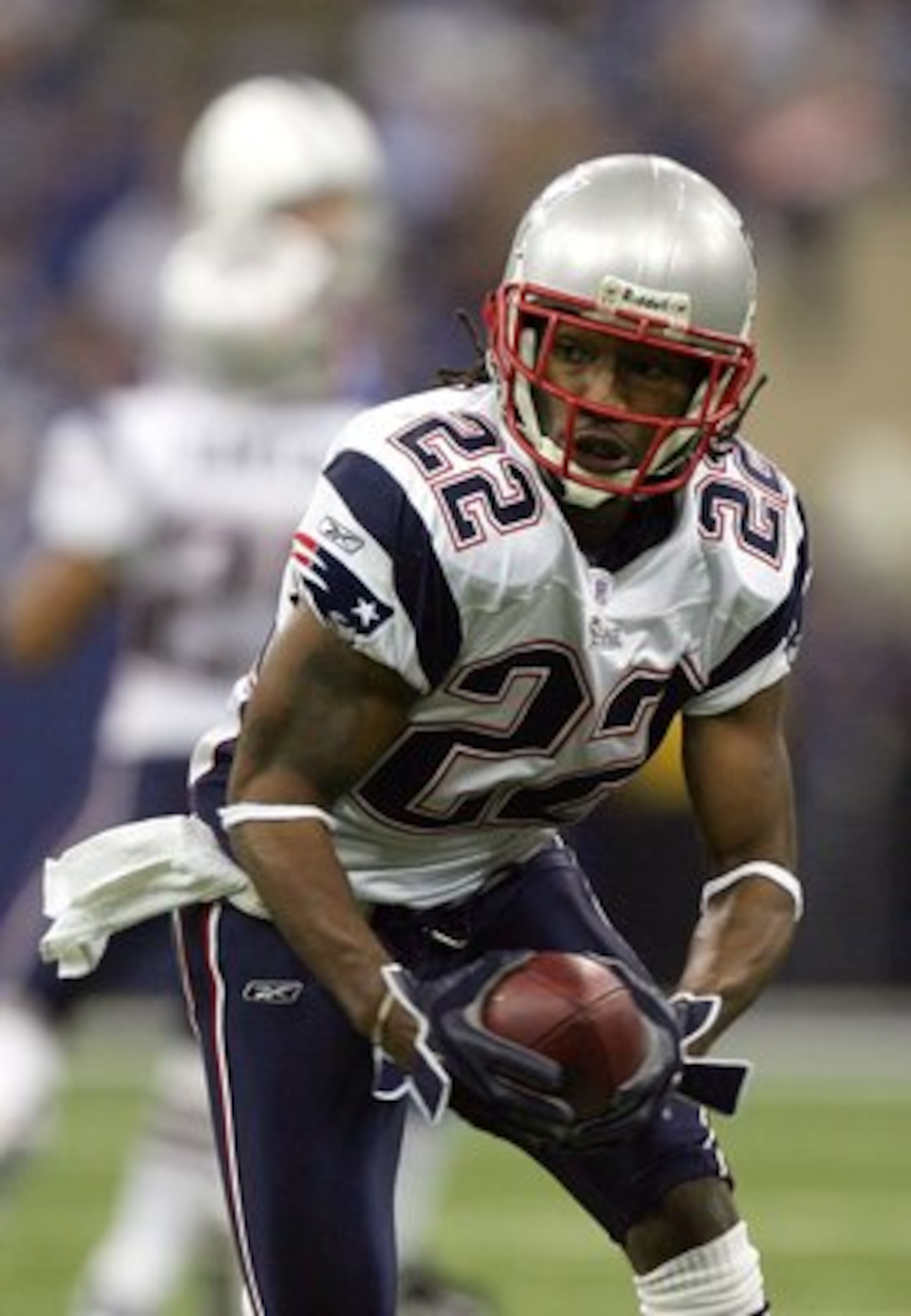 INDIANAPOLIS - JANUARY 21:  Asante Samuel #22 of the New England Patriots runs back an interception for a touchdown in the second quarter against the Indianapolis Colts during the AFC Championship Game on January 21, 2007 at the RCA Dome in Indianapolis,