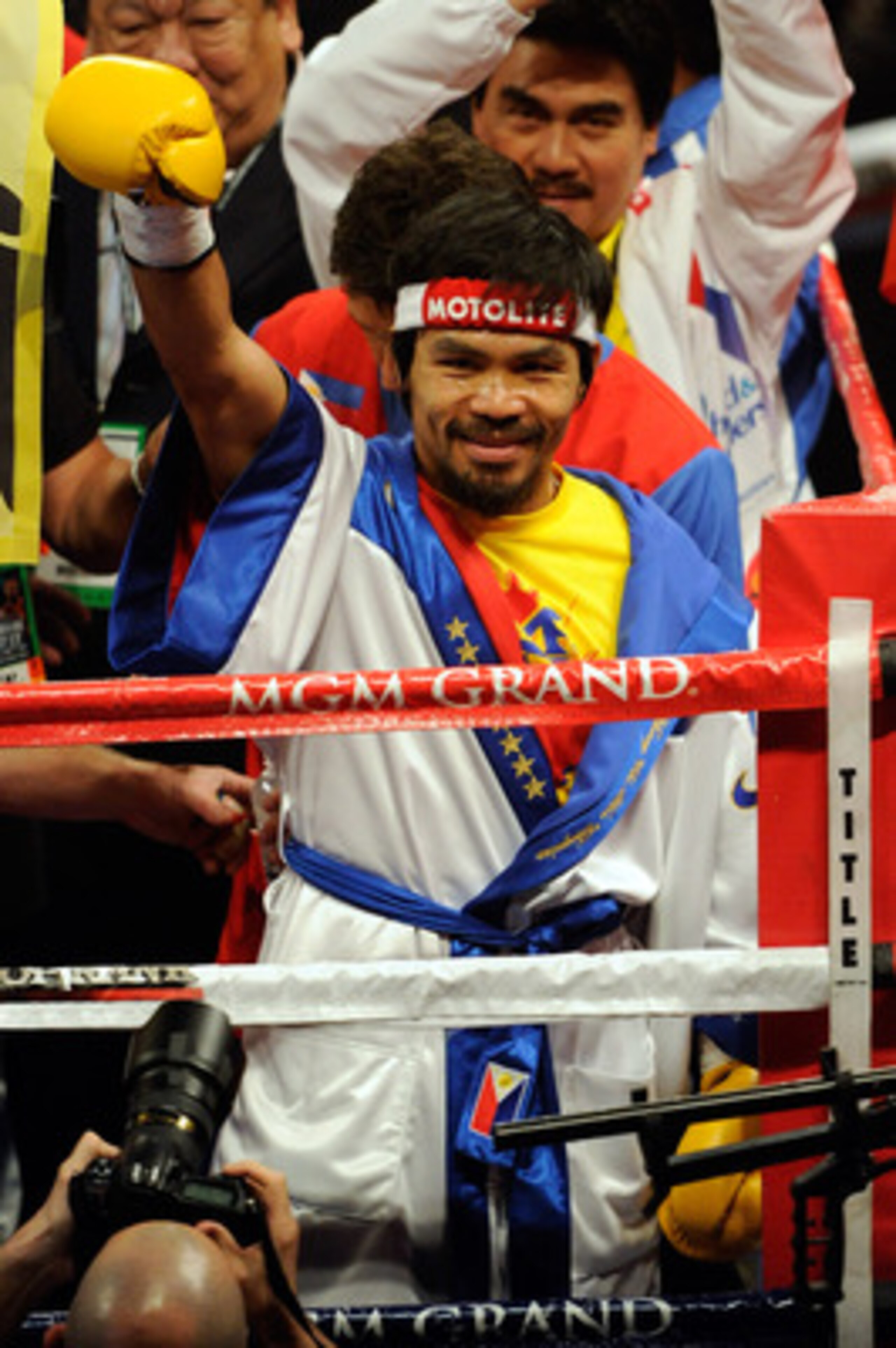LAS VEGAS, NV - MAY 07:  Manny Pacquiao of the Philippines greets the crowd before taking on Shane Mosley in the WBO welterweight title fight at MGM Grand Garden Arena on May 7, 2011 in Las Vegas, Nevada.  (Photo by Ethan Miller/Getty Images)