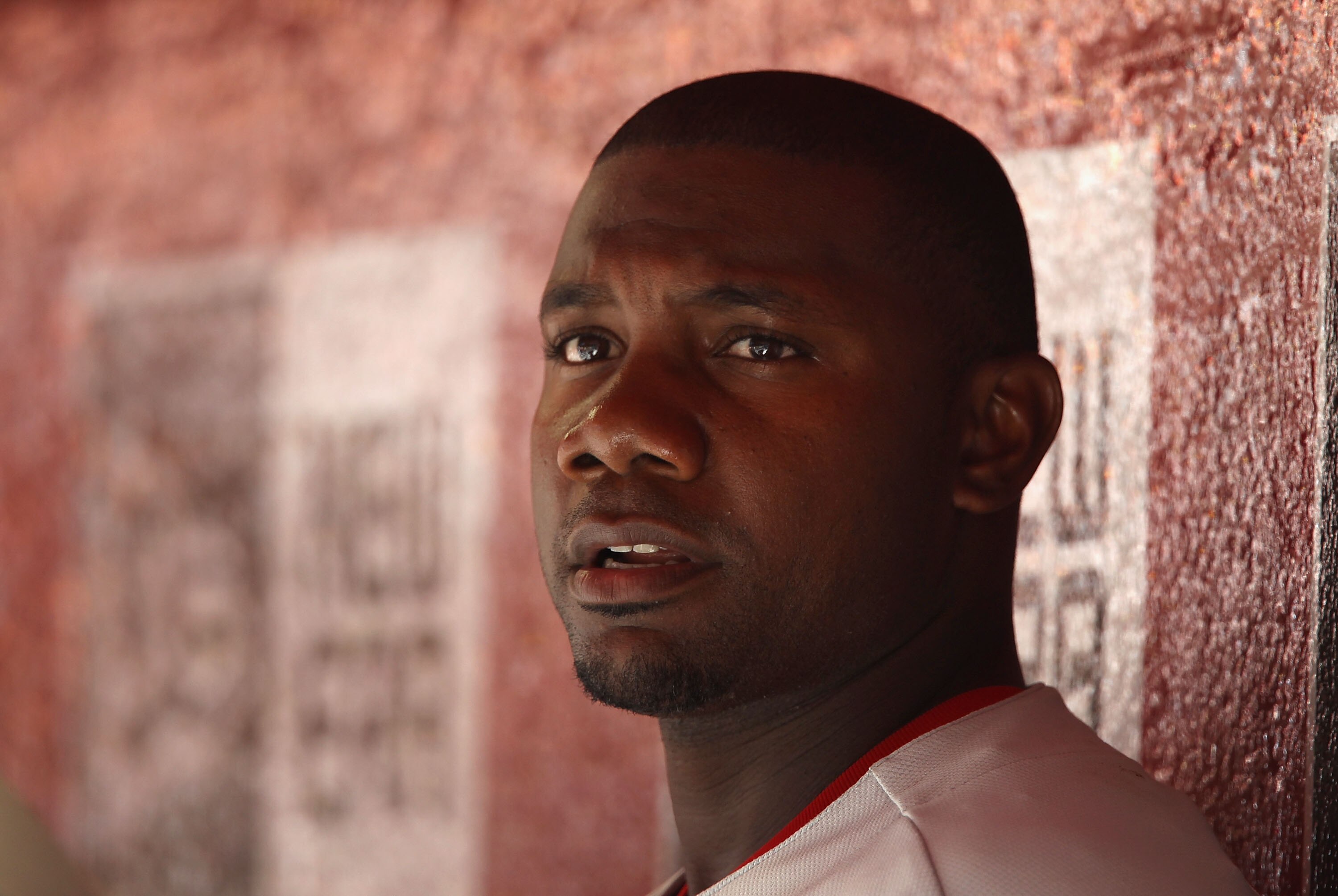 PHOENIX, AZ - APRIL 27:  Ryan Howard #6 of the Philadelphia Phillies during the Major League Baseball game against the Arizona Diamondbacks at Chase Field on April 27, 2011 in Phoenix, Arizona.  The Phillies defeated the Diamondbacks 8-4.  (Photo by Chris