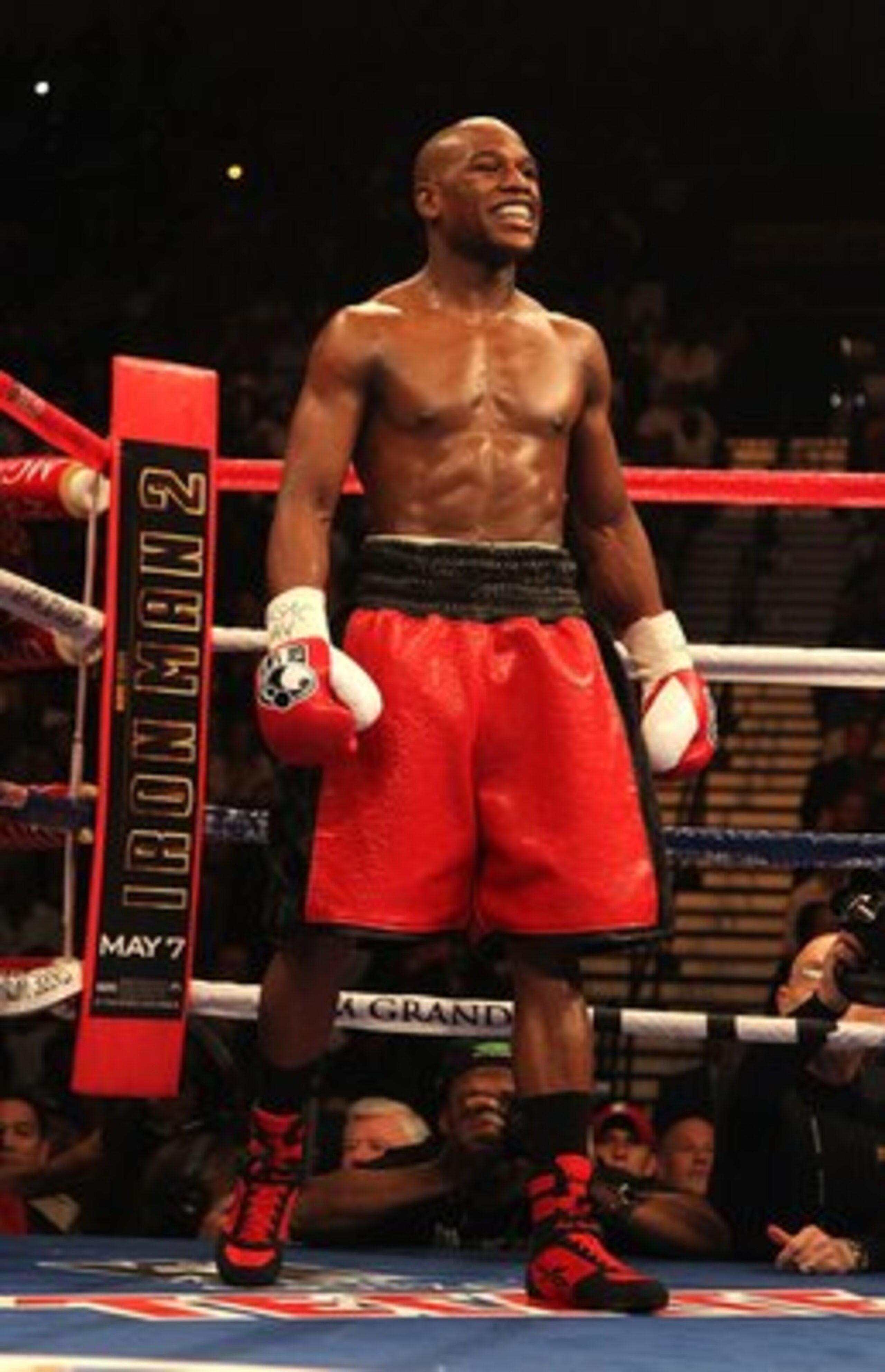 LAS VEGAS - MAY 01:  Floyd Mayweather Jr. looks on at the start of his welterweight fight against Shane Mosley at the MGM Grand Garden Arena on May 1, 2010 in Las Vegas, Nevada.  (Photo by Jed Jacobsohn/Getty Images)