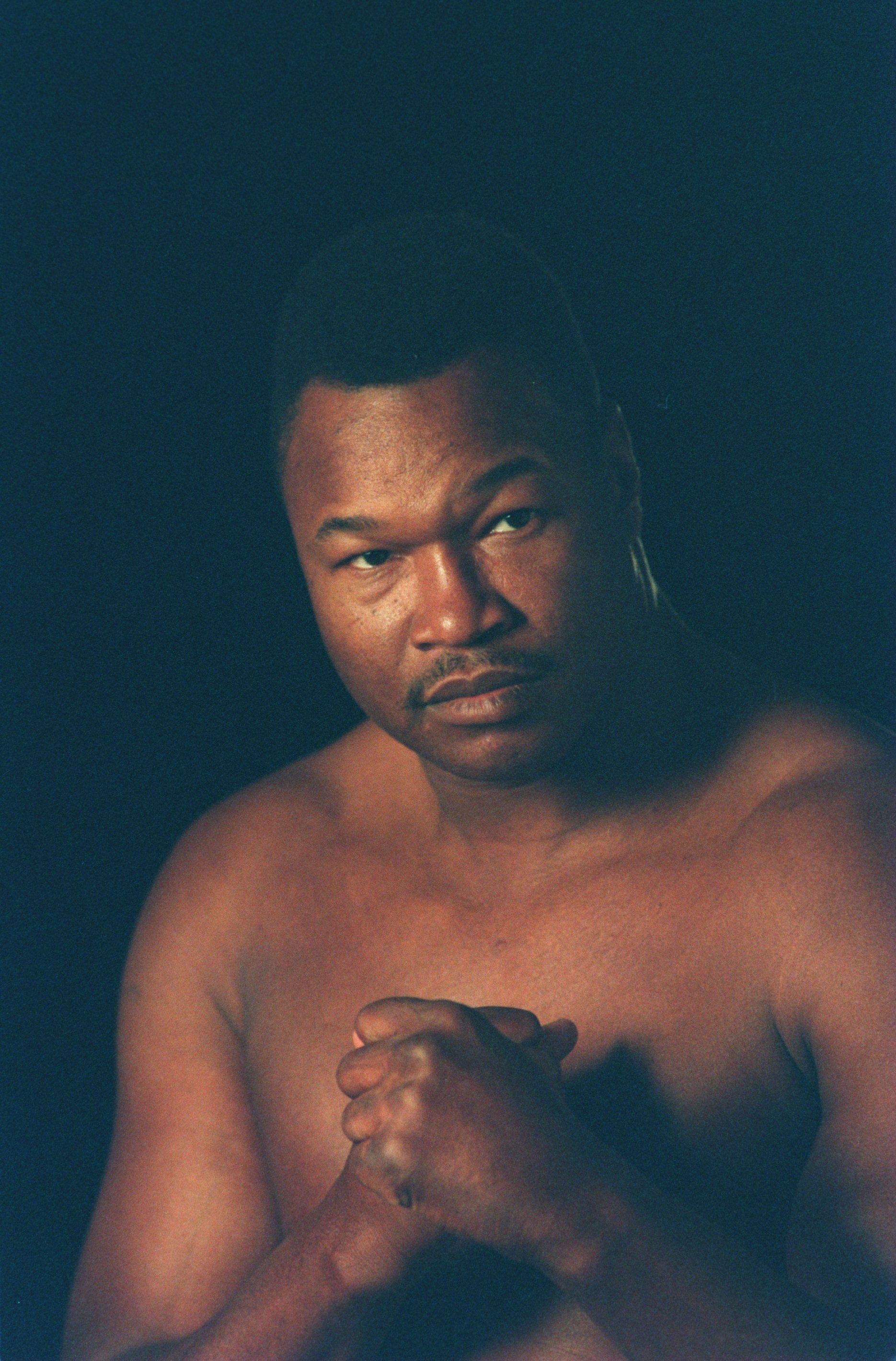 29 Nov 1994:  Heavyweight Boxer Larry Holmes poses during a photo shoot. Mandatory Credit: Holly Stein/ALLSPORT