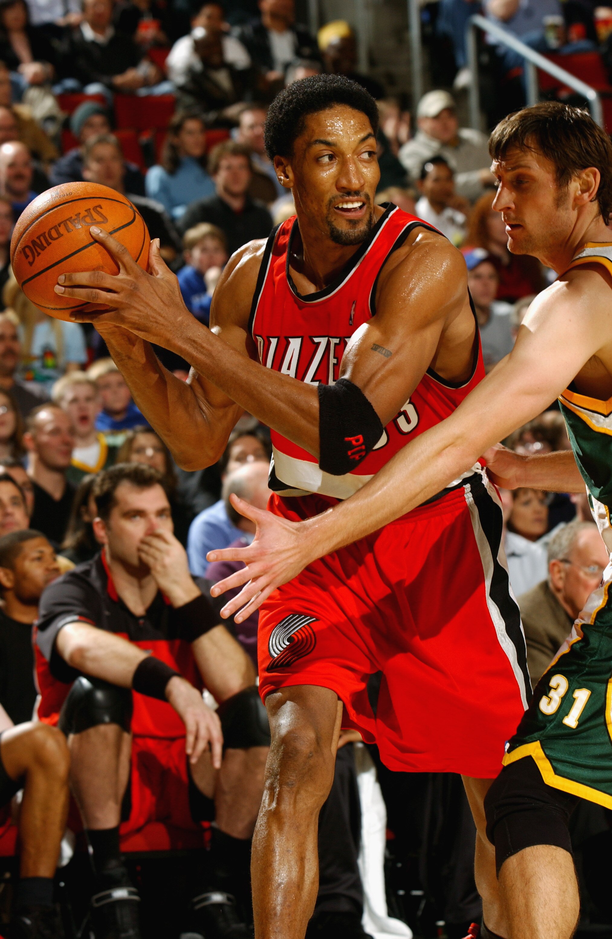 SEATTLE - MARCH 11:  Scottie Pippen #33 of the Portland Trail Blazers looks to pass around Brent Barry #31 of the Seattle Sonics during the game at Key Arena on March 11, 2003 in Seattle, Washington.  The Trail Blazers won 92-77.  NOTE TO USER: User expre