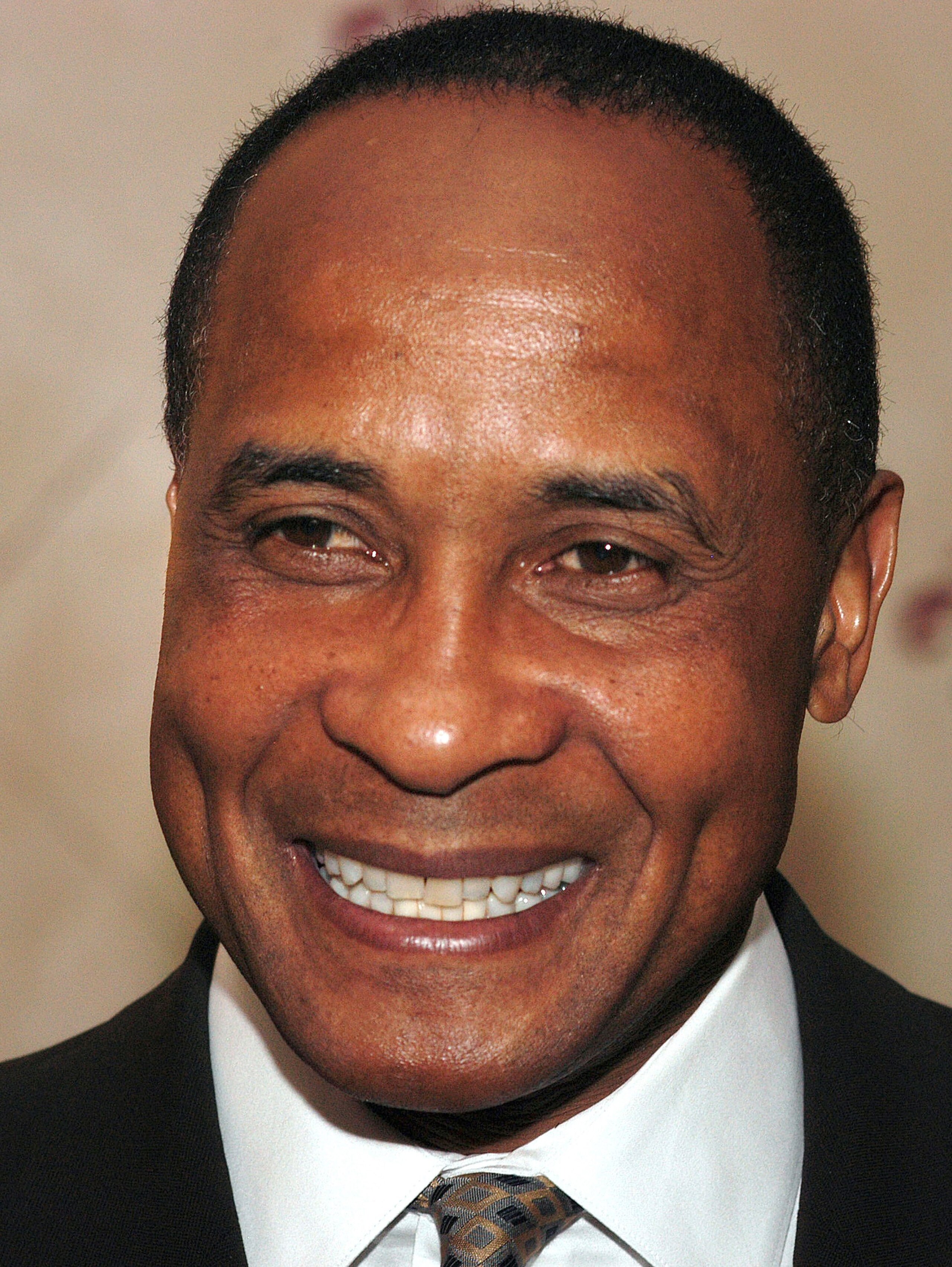 BLUE BELL, PA - MAY 16:  Pennsylvania Republican Gubernatorial candidate and former Pittsburgh Steeler Lynn Swann greets supporters after winning the Democratic Primary election unopposed May 16, 2006 in Blue Bell, Pennsylvania. Swann will face incumbent