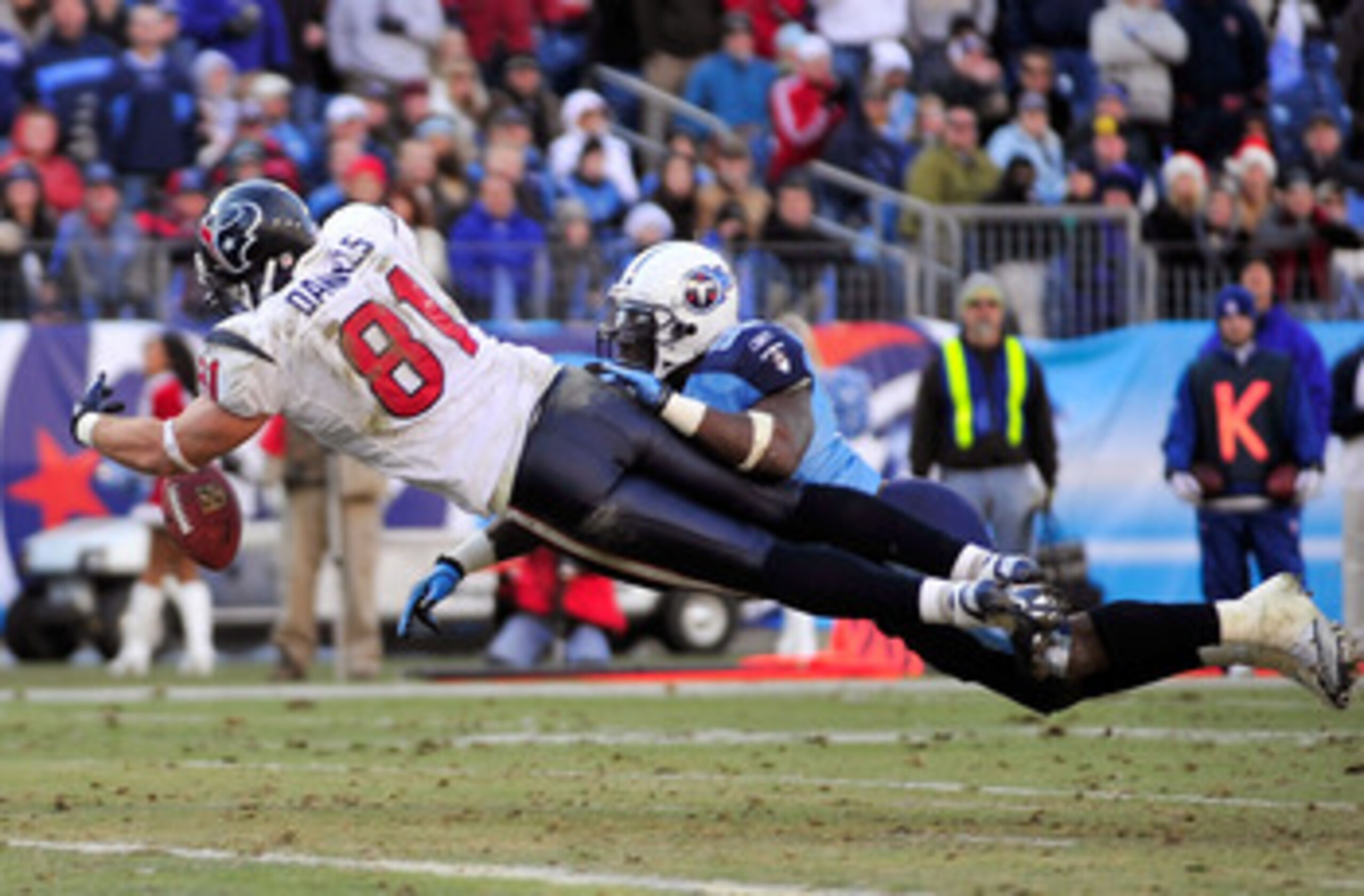 NASHVILLE, TN - DECEMBER 19:  Stephen Tulloch #55 of the Tennessee Titans breaks up a pass intended for Owen Daniels #81 of the Houston Texans at LP Field on December 19, 2010 in Nashville, Tennessee. The Titans defeated the Texans, 31-17.  (Photo by Gran