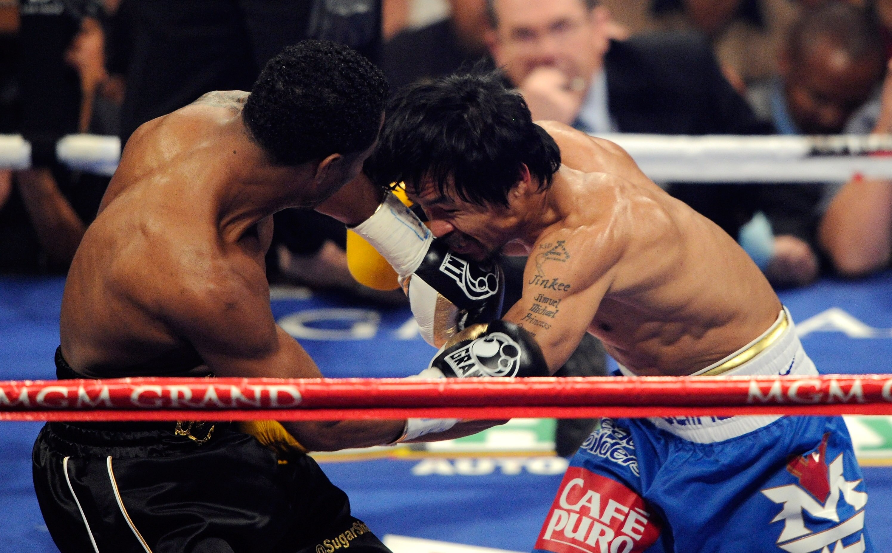 LAS VEGAS, NV - MAY 07:  (L-R) Shane Mosley and Manny Pacquiao of the Philippines exchange blows in the WBO welterweight title fight at MGM Grand Garden Arena on May 7, 2011 in Las Vegas, Nevada.  (Photo by Ethan Miller/Getty Images)