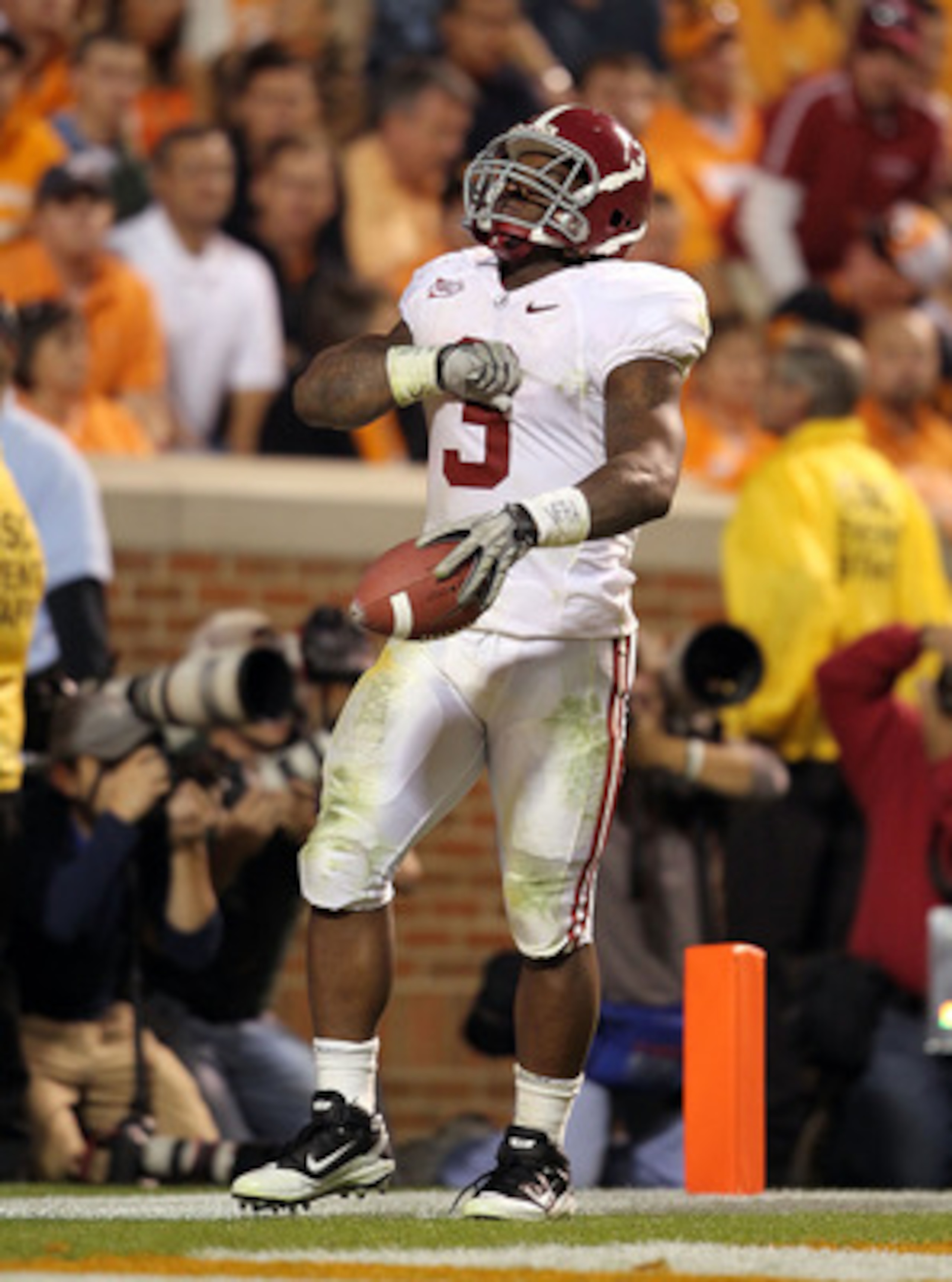 KNOXVILLE, TN - OCTOBER 23:  Trent Richardson #3 of the Alabama Crimson Tide celebrates after running for a touchdown during the SEC game against the Tennessee Volunteers at Neyland Stadium on October 23, 2010 in Knoxville, Tennessee.  (Photo by Andy Lyon