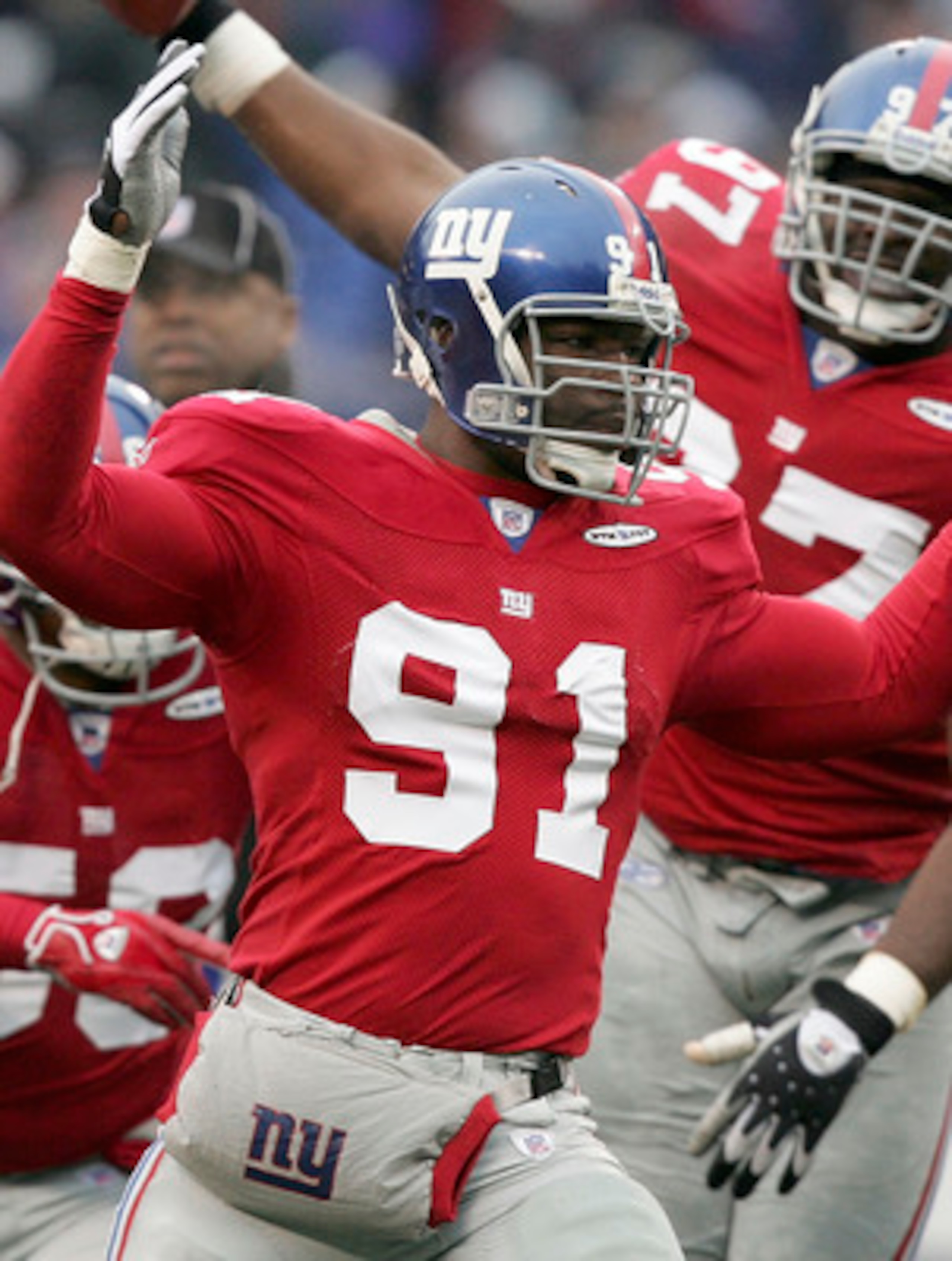 EAST RUTHERFORD, NJ - DECEMBER 04:  Kenderick Allen #97 of the New York Giants celebrates his fumble recovery with teammate Justin Tuck #91 after Drew Bledsoe #11 of the Dallas Cowboys was sacked and lost the ball during their game at Giants Stadium on De