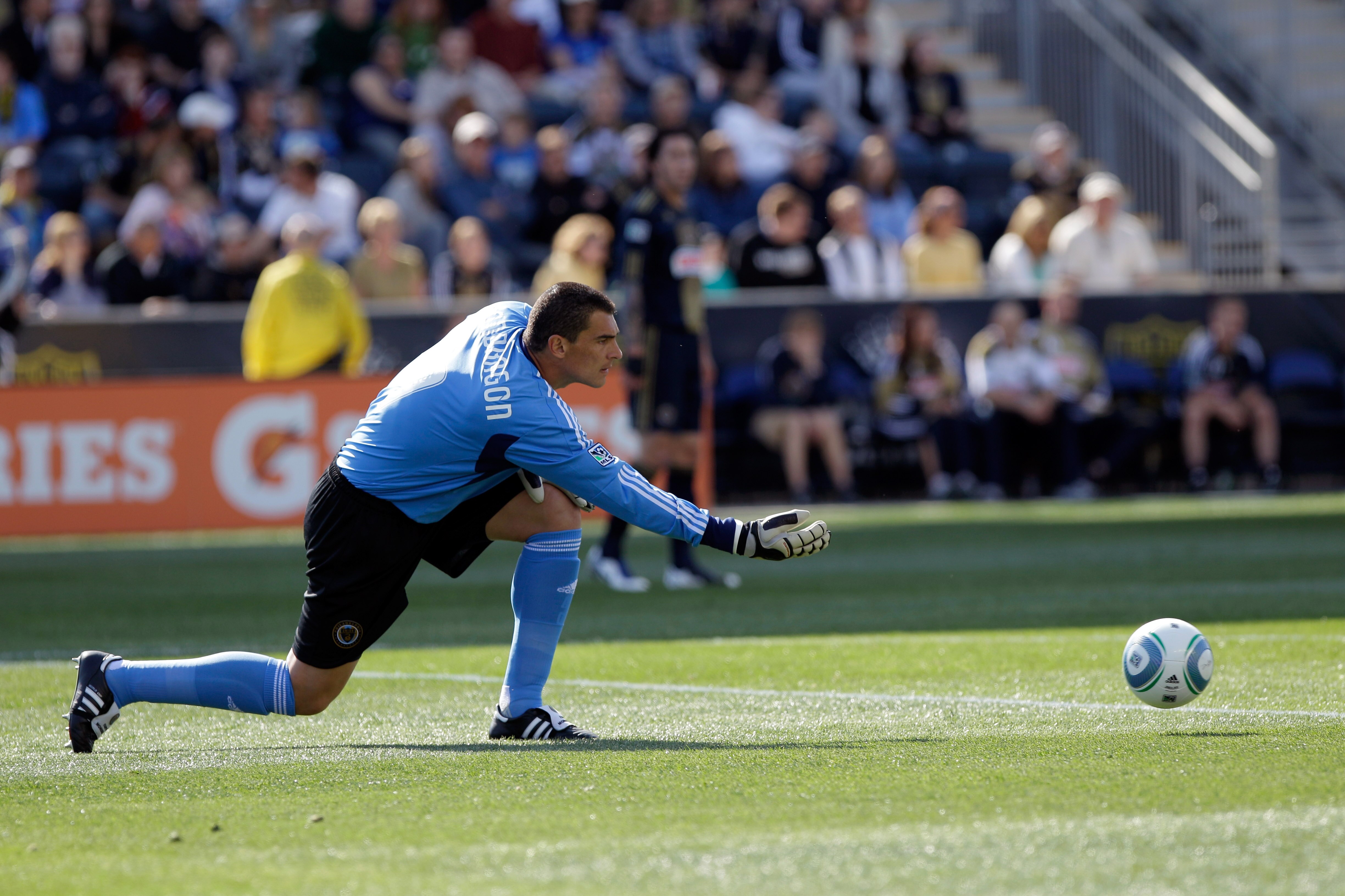 CHESTER, PA - APRIL 30:  Goalie Faryd Mondragon #1 of the Philadelphia Union in action against the San Jose Earthquakes at PPL Park on April 30, 2011 in Chester, Pennsylvania.  (Photo by Rob Carr/Getty Images)