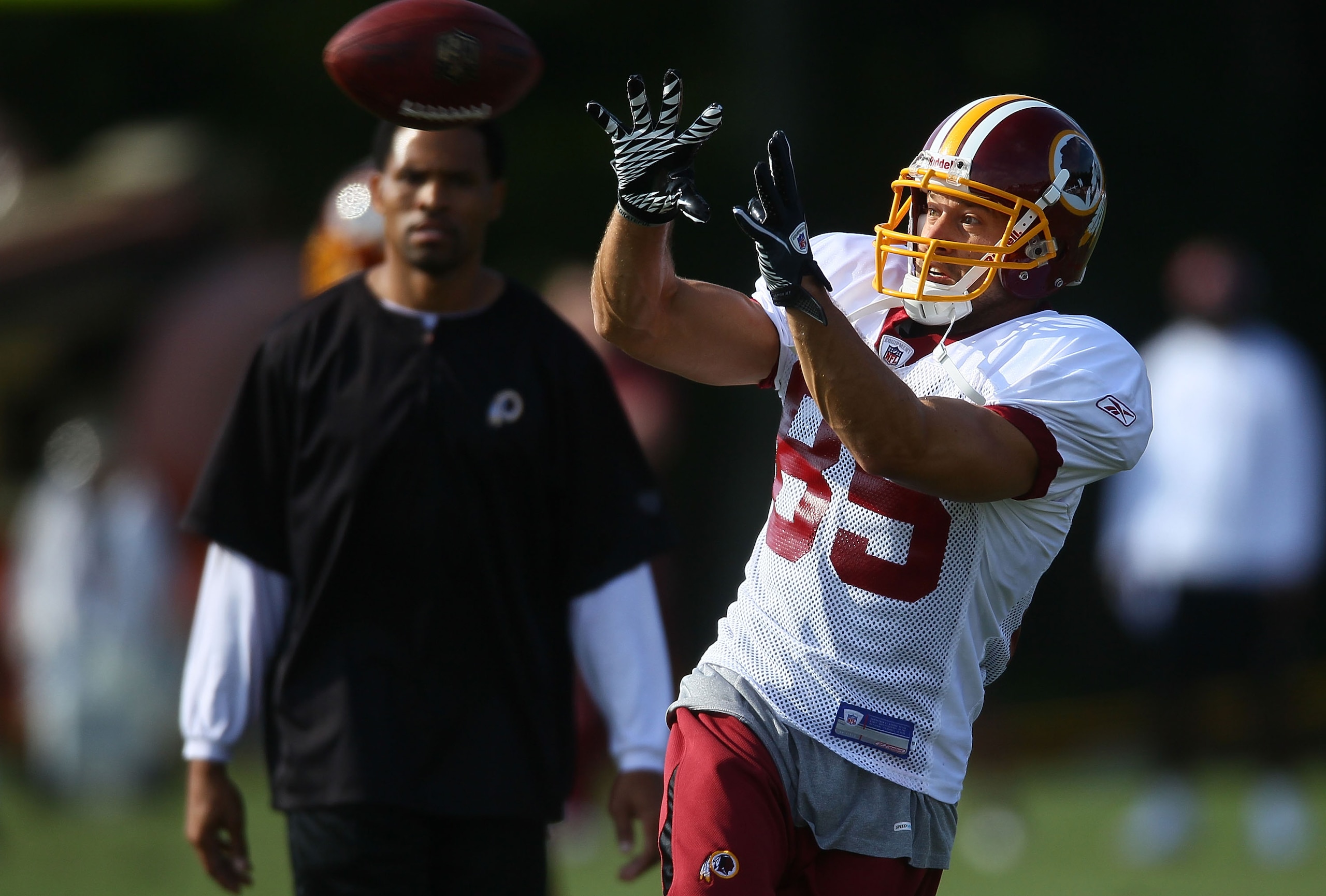 ASHBURN, VA - JULY 30:  Wide receiver Mike Furrey #85 of the Washington Redskins catches a pass during drills on the second day of training camp July 30, 2010 in Ashburn, Virginia.  (Photo by Win McNamee/Getty Images)