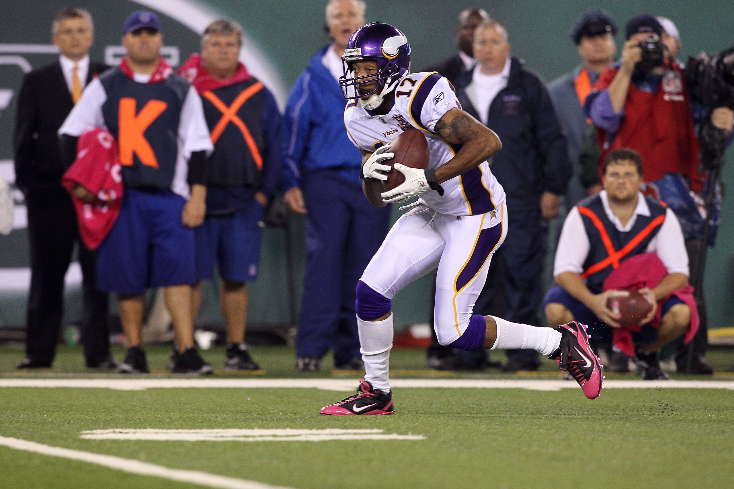 EAST RUTHERFORD, NJ - OCTOBER 11:  Greg Lewis #17 of the Minnesota Vikings runs with the ball against the New York Jets at New Meadowlands Stadium on October 11, 2010 in East Rutherford, New Jersey. The Jets won 29-20. (Photo by Jim McIsaac/Getty Images)
