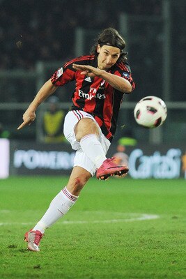 TURIN, ITALY - MARCH 05:  Zlatan Ibrahimovic of AC Milan shoots the ball during the Serie A match between Juventus FC and AC Milan at Olimpico Stadium on March 5, 2011 in Turin, Italy.  (Photo by Valerio Pennicino/Getty Images)