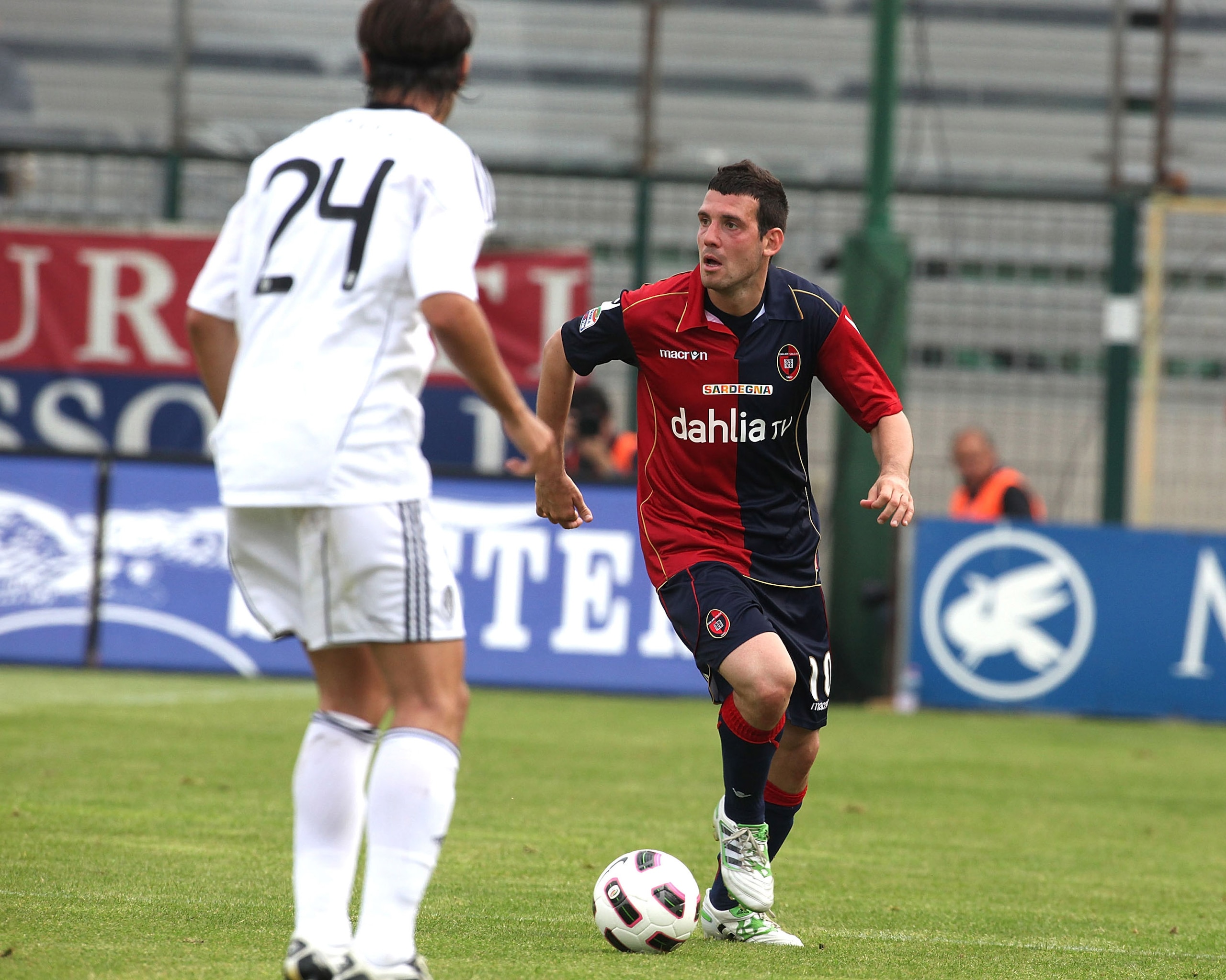 CAGLIARI, ITALY - MAY 08:  Andrea Lazzari of Cagliari during the Serie A match between Cagliari Calcio and AC Cesena at Stadio Sant'Elia on May 8, 2011 in Cagliari, Italy.  (Photo by Enrico Locci/Getty Images)