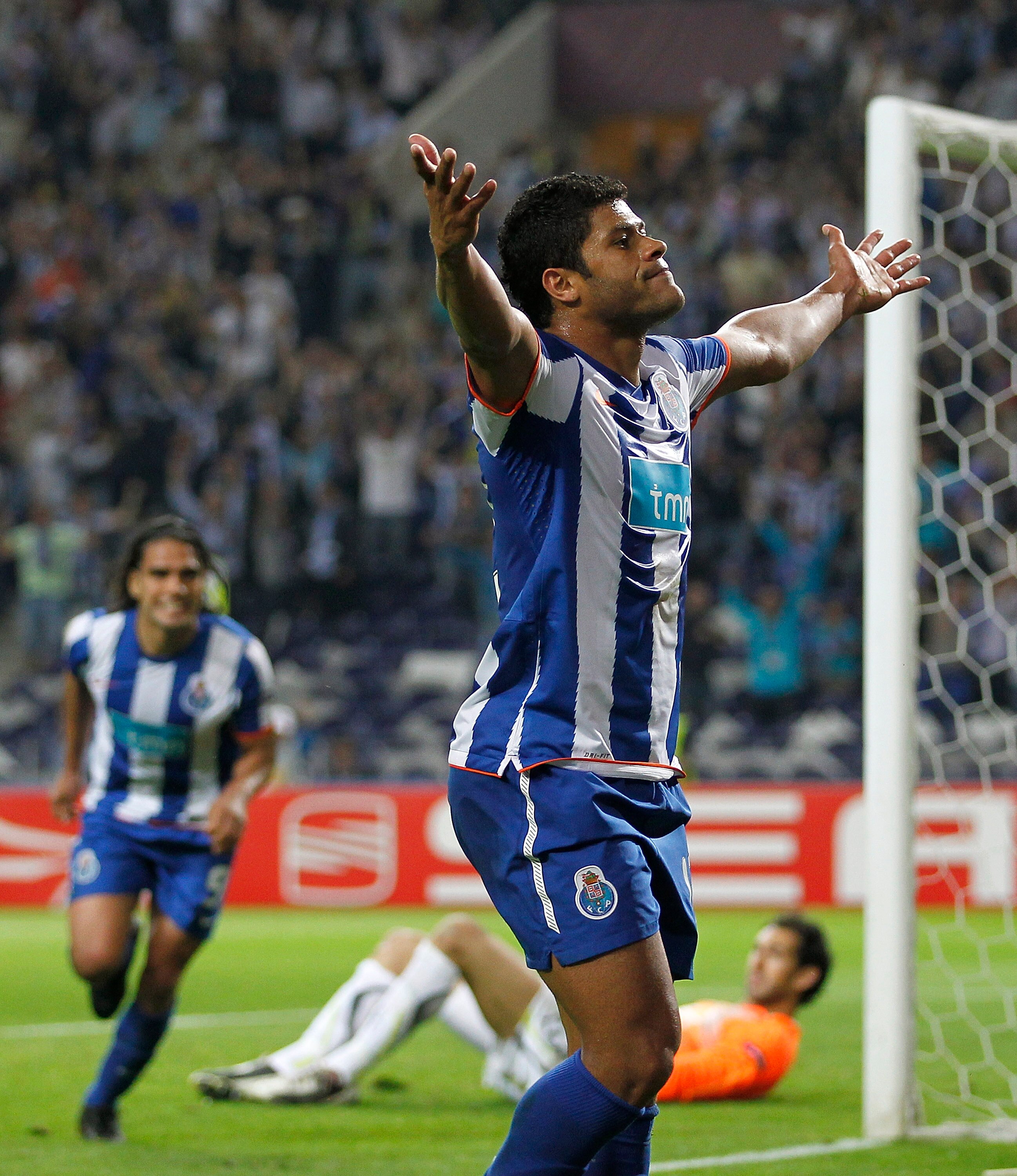 PORTO, PORTUGAL - APRIL 28:  Givalnildo Vieira 'Hulk' of FC Porto celebrates his side third goal during the UEFA Europa League semi final first leg match between FC Porto and Villarreal at Estadio do Dragao on April 28, 2011 in Porto, Portugal.  (Photo by