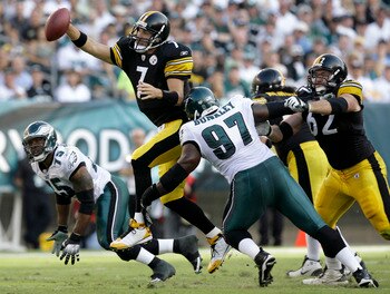 PHILADELPHIA - SEPTEMBER 21: Broderick Bunkley #97 of the Philadelphia Eagles moves in to tackle Ben Roethlisberger #7 of the Pittsburgh Steelers during the first half on September 21, 2008 at Lincoln Financial Field in Philadelphia, Pennsylvania. (Photo