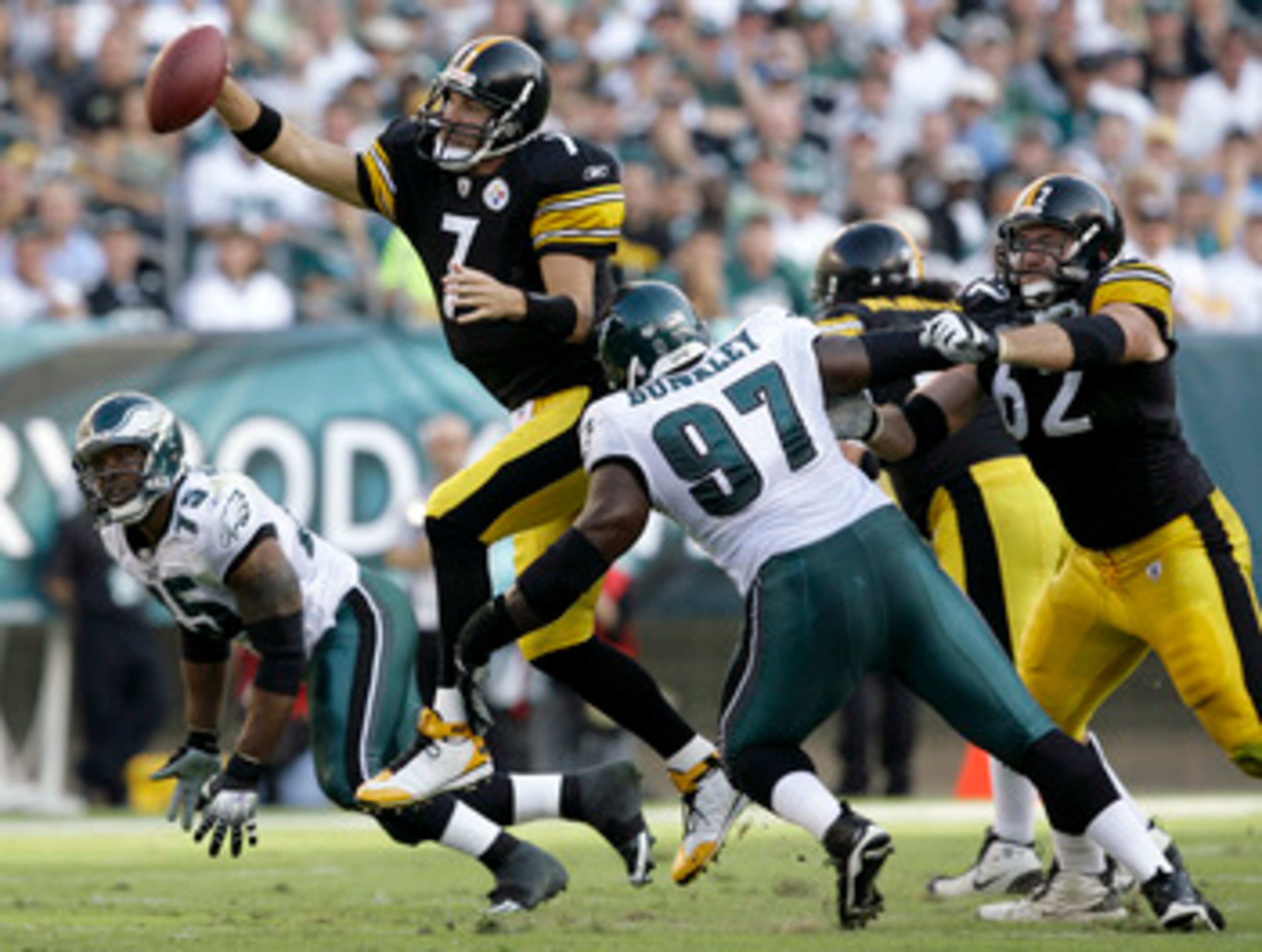 PHILADELPHIA - SEPTEMBER 21: Broderick Bunkley #97 of the Philadelphia Eagles moves in to tackle Ben Roethlisberger #7 of the Pittsburgh Steelers during the first half on September 21, 2008 at Lincoln Financial Field in Philadelphia, Pennsylvania. (Photo