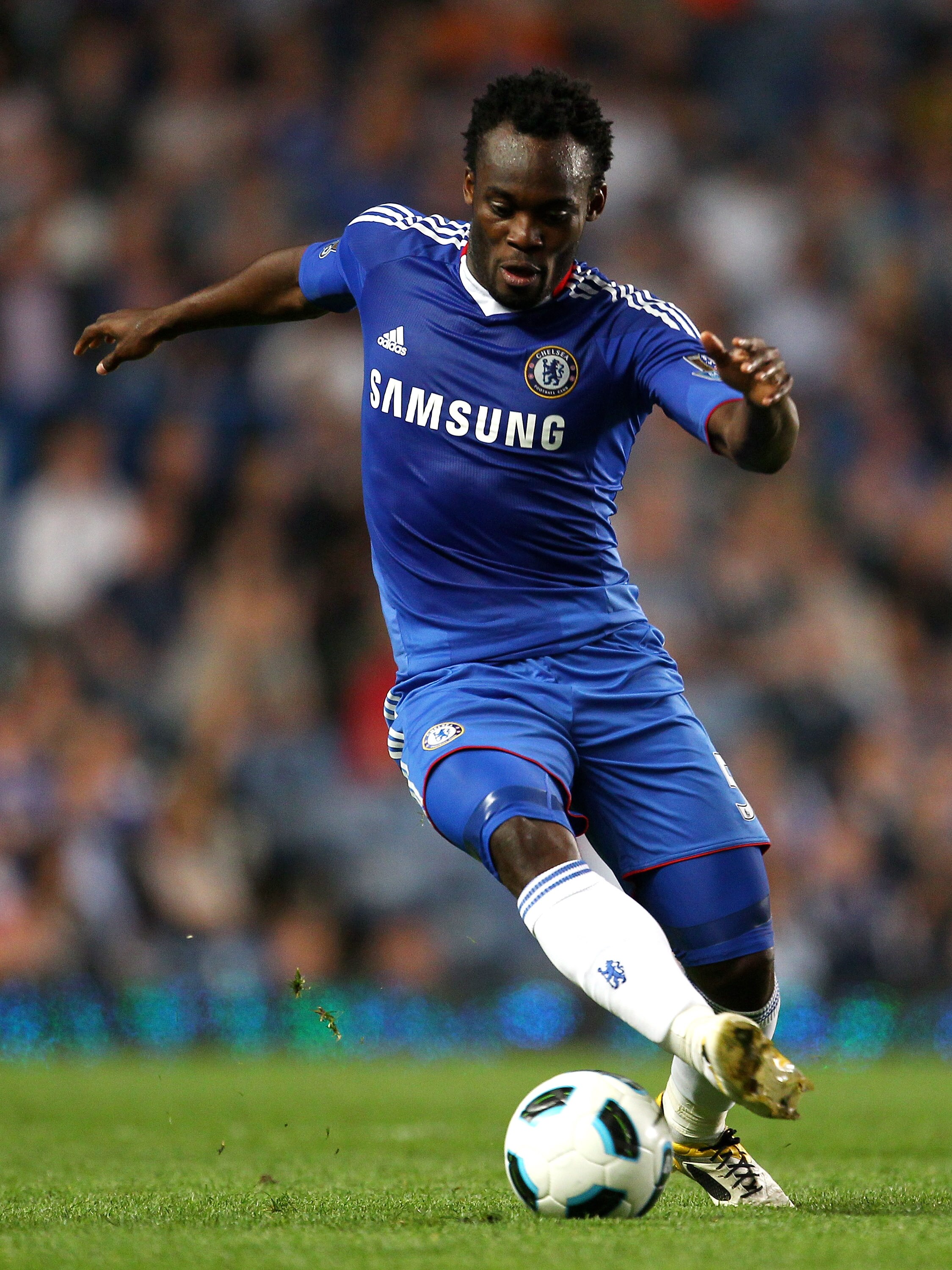 LONDON, ENGLAND - APRIL 20: Michael Essien of Chelsea in action during the Barclays Premier League match between Chelsea and Birmingham City at Stamford Bridge on April 20, 2011 in London, England.  (Photo by Julian Finney/Getty Images)