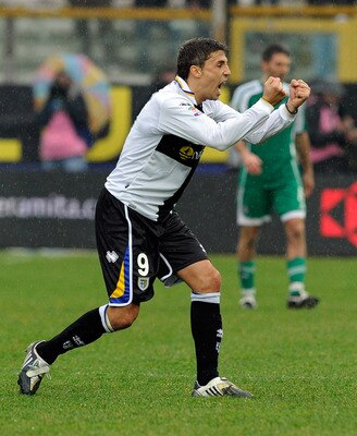 PARMA, ITALY - FEBRUARY 20:  Hernan Crespo of Parma FC celebrates scoring the first goal during the Serie A match between Parma FC and AC Cesena at Stadio Ennio Tardini on February 20, 2011 in Parma, Italy.  (Photo by Claudio Villa/Getty Images)