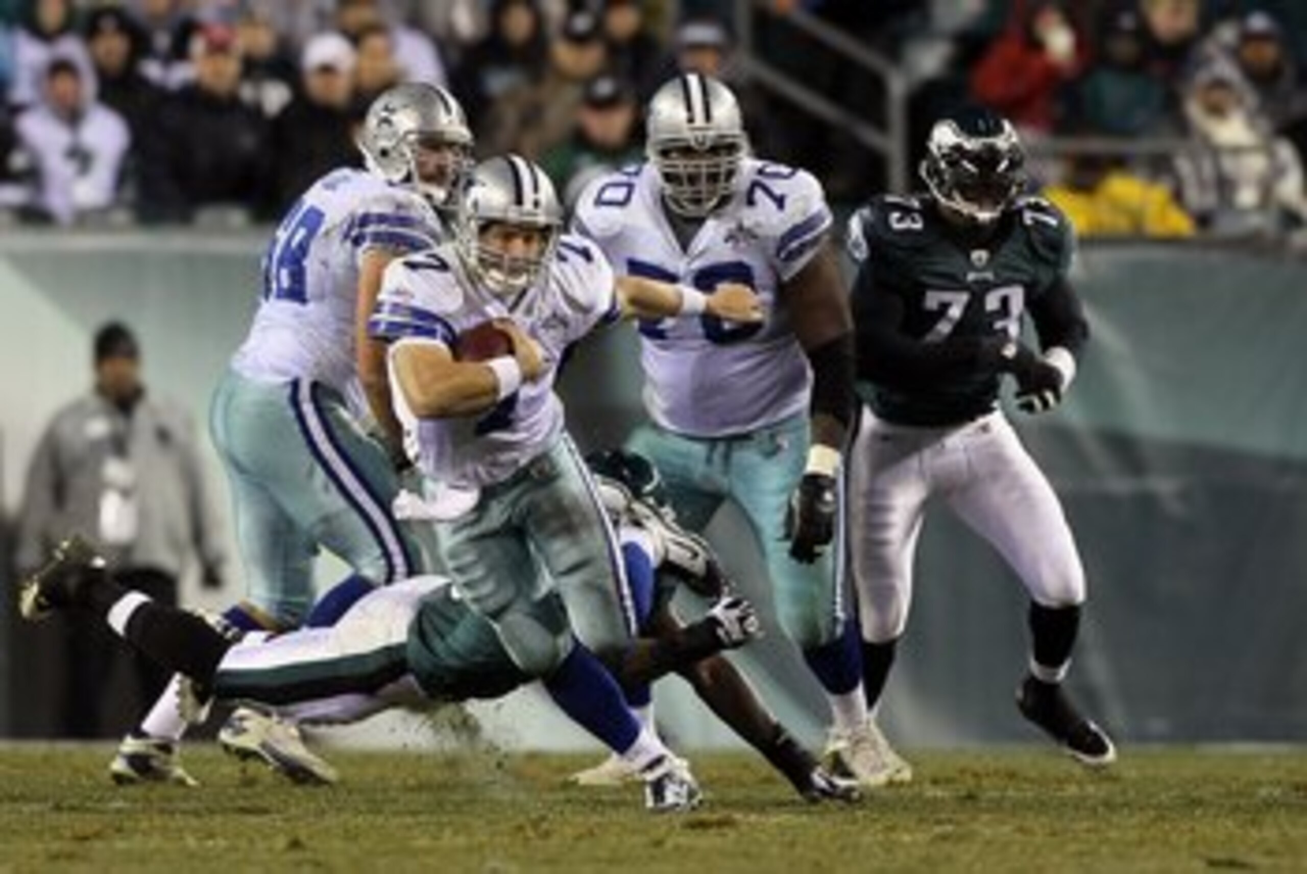 PHILADELPHIA, PA - JANUARY 02:  Stephen McGee #7 of the Dallas Cowboys runs the ball against the Philadelphia Eagles on January 2, 2011 at Lincoln Financial Field in Philadelphia, Pennsylvania. The Cowboys defeated the Eagles 14-13.  (Photo by Jim McIsaac