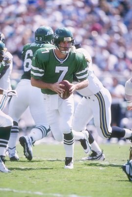 13 Oct 1996: Quarterback Frank Reich #7 of the New York Jets scans the field for an open receiver as he drops back to pass during a play in the Jets 21-17 loss to the Jacksonville Jaguars at Jacksonville Stadium in Jacksonville, Florida.  Mandatory Credit