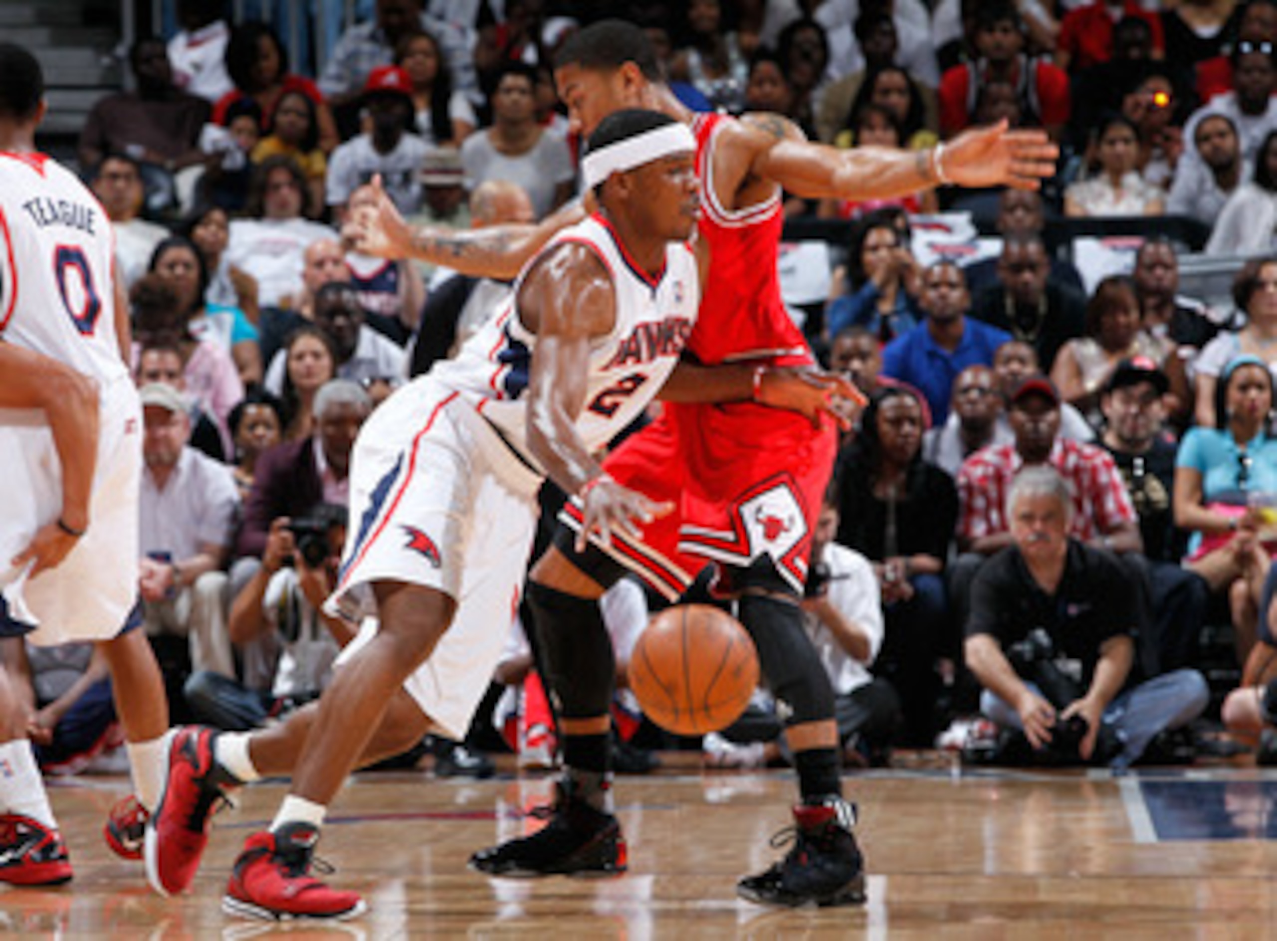 ATLANTA, GA - MAY 08:  Joe Johnson #2 of the Atlanta Hawks drives around Derrick Rose #1 of the Chicago Bulls in Game Four of the Eastern Conference Semifinals in the 2011 NBA Playoffs at Phillips Arena on May 8, 2011 in Atlanta, Georgia.  NOTE TO USER: U