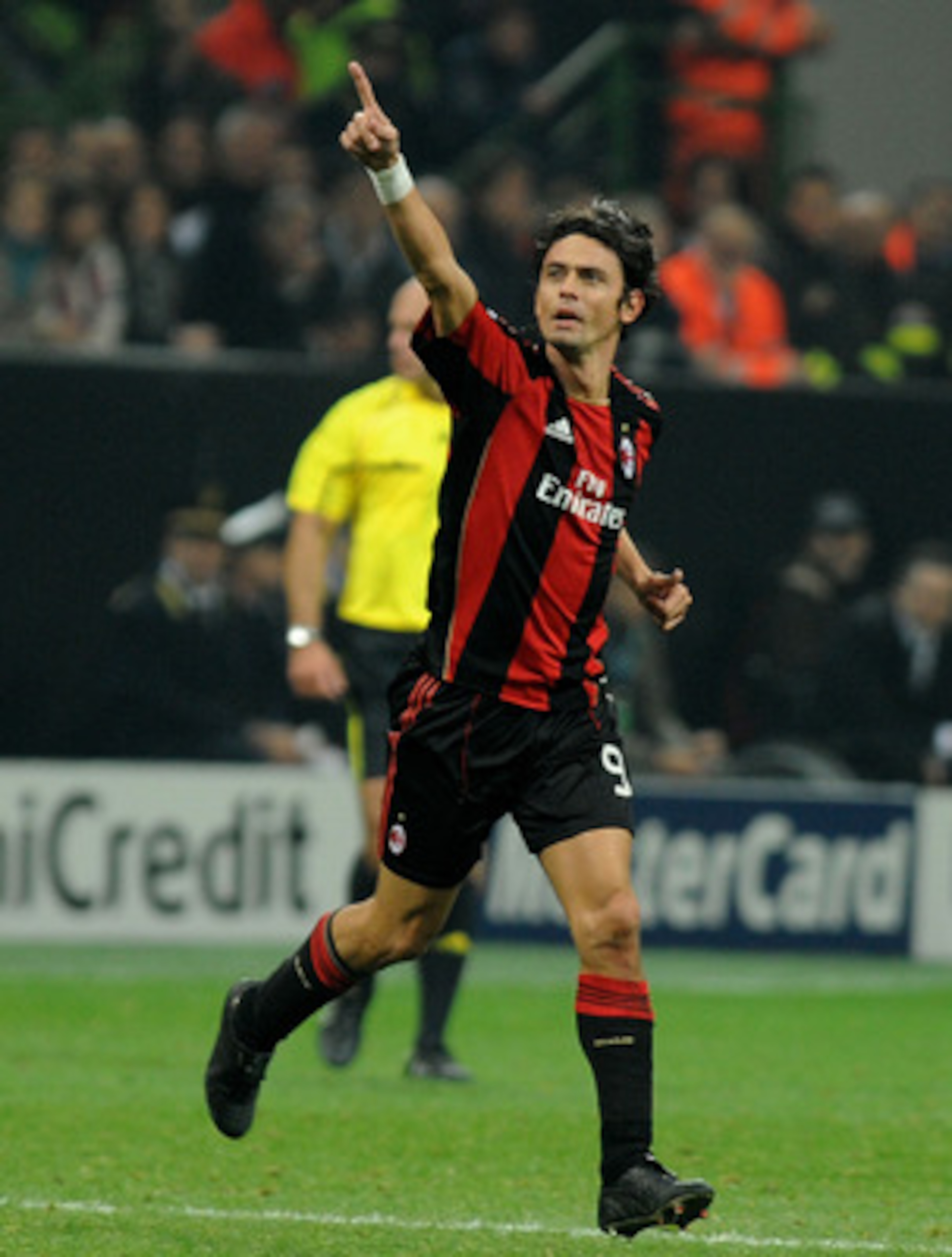 MILAN, ITALY - NOVEMBER 03:  Filippo Inzaghi of AC Milan celebrates scoring his team's second goal during the Uefa Champions League group G match between AC Milan and Real Madrid at Stadio Giuseppe Meazza on November 3, 2010 in Milan, Italy.  (Photo by Ma